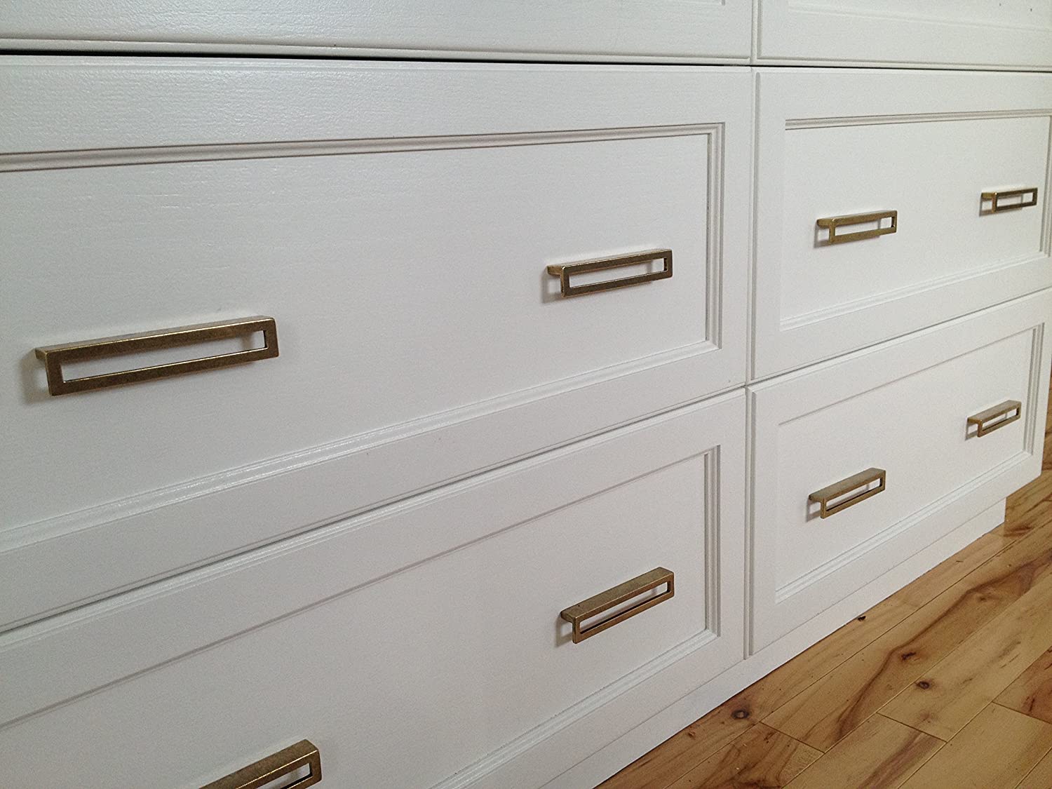 Vintage Aged Brass Drawer Pulls & Cabinet Handles - Classic Hardware for Kitchen Cabinets, Dressers & Furniture Restoration (Set of 10)