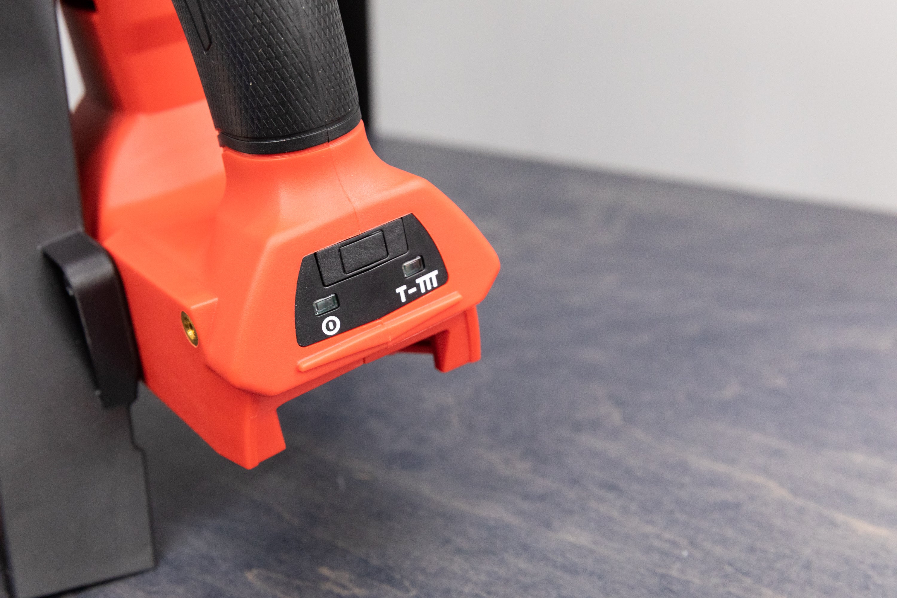 Milwaukee M18 FUEL 16-Gauge Angled Finish Nailer - Cordless Brad Nail Gun for Trim, Crown Molding & Baseboard Installation | Perfect for Carpenters & DIY Home Improvement Projects