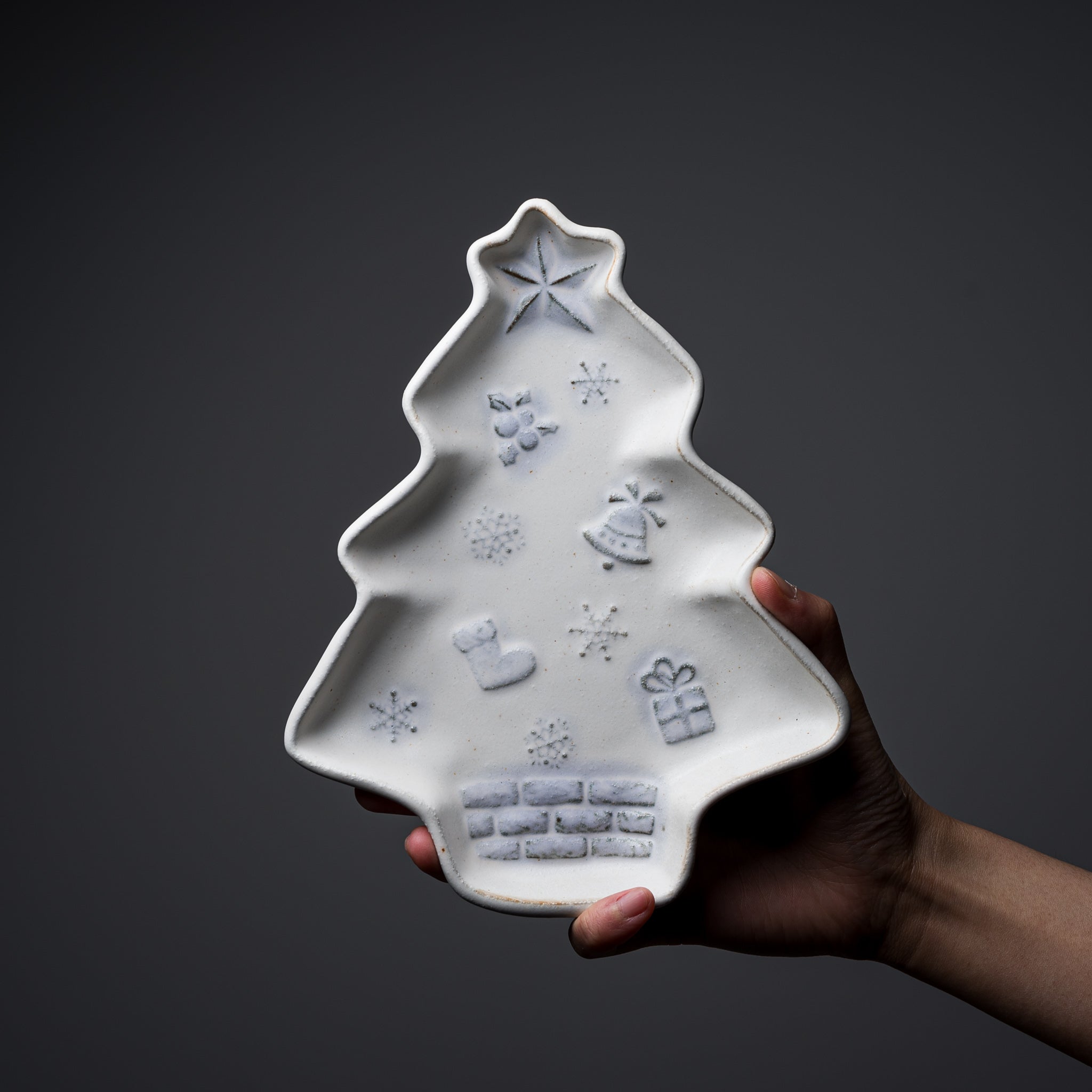 Wakasama Kiln Christmas Tree Plate - Handcrafted Ceramic Holiday Dinnerware for Christmas Decor & Festive Table Setting
