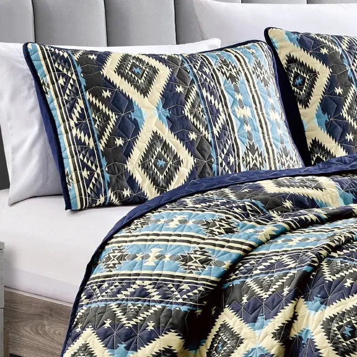 Southwestern Mystic Aztec 3-Piece Quilt Set - King Size Bedspread with Matching Pillow Shams, Boho Chic Bedding for Master Bedroom & Guest Room Decor