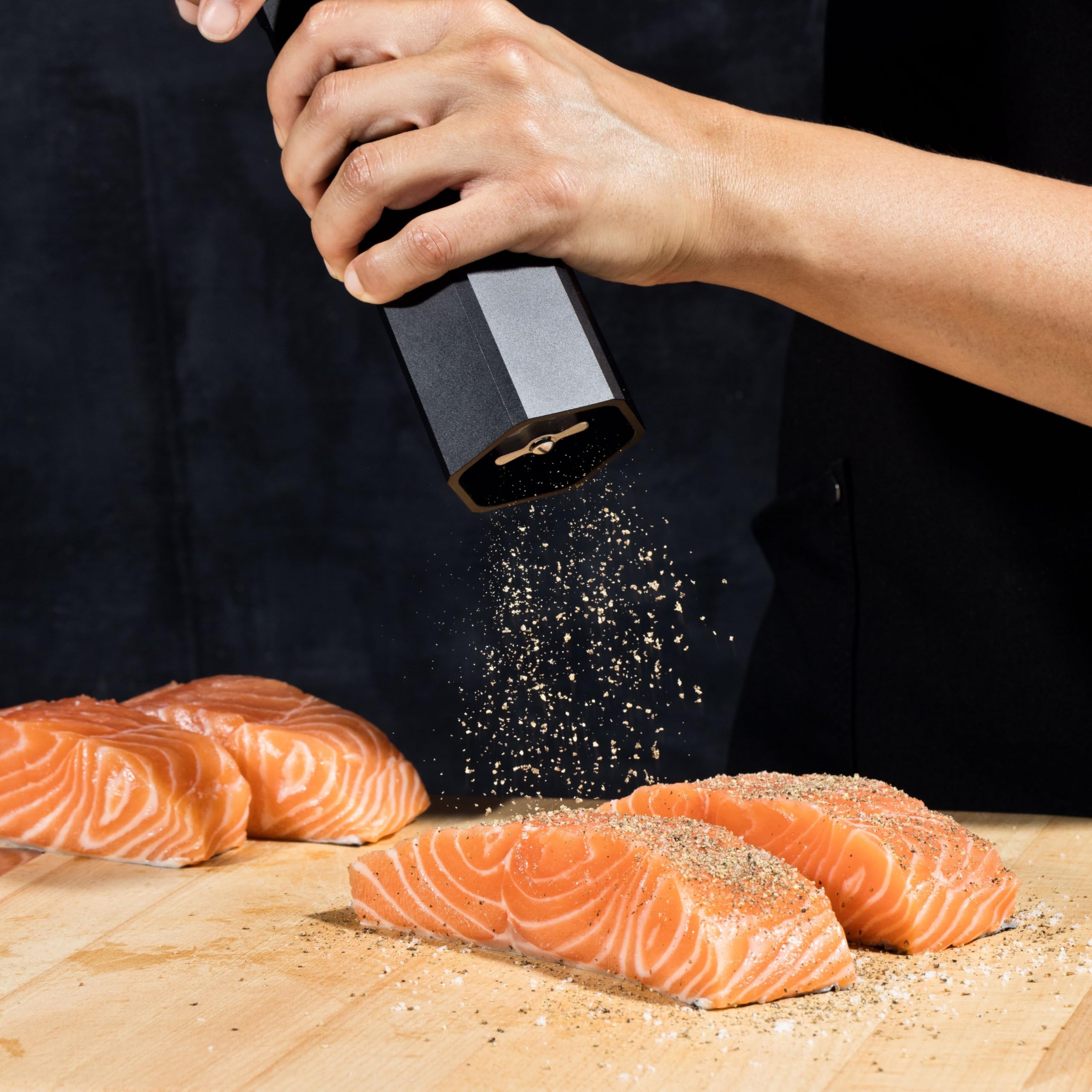 HexClad HexMill Professional Pepper Grinder - Heavy Duty Aluminum Matte Black - Adjustable 10 Grind Settings - Refillable Spice Mill for Kitchen, Restaurant & Outdoor Cooking