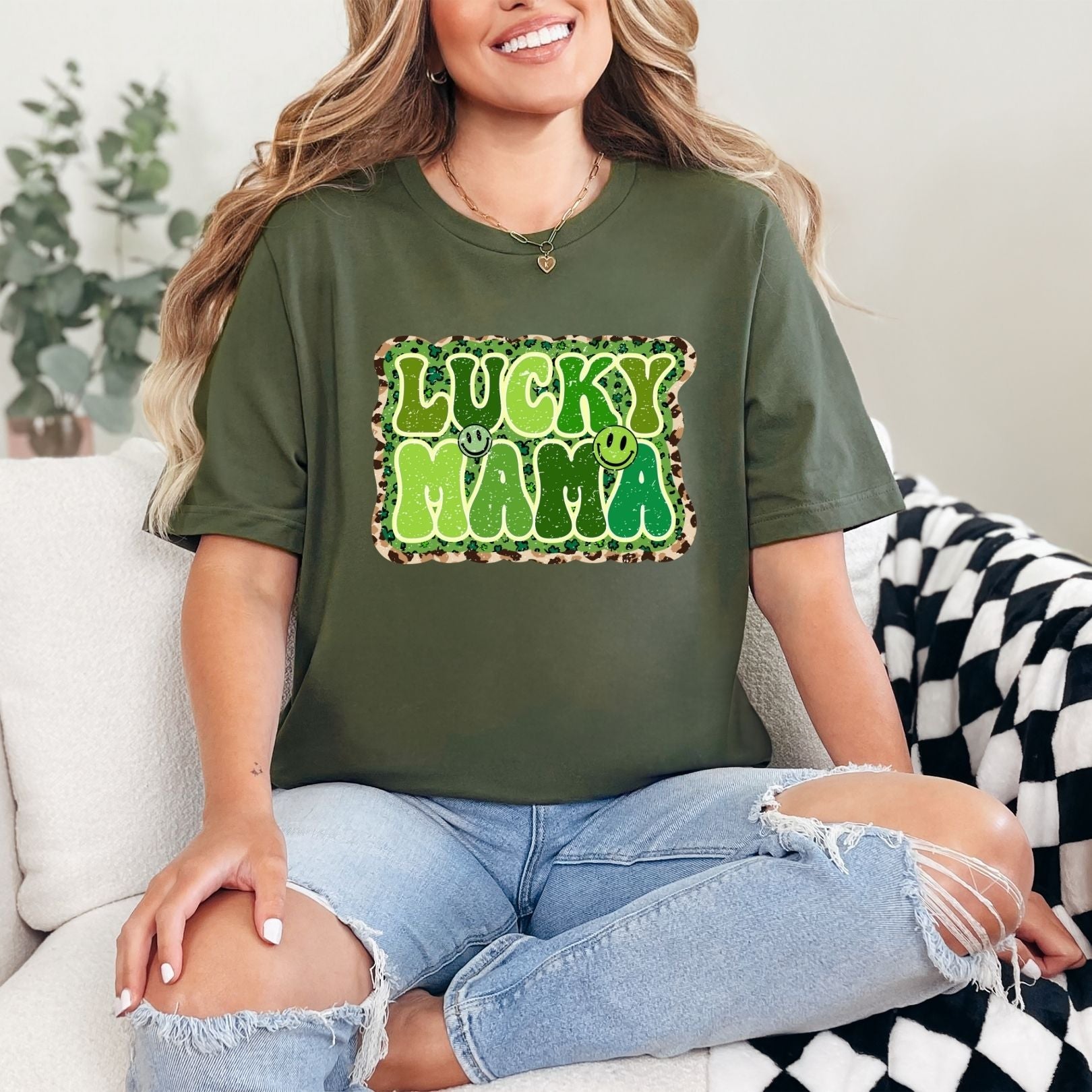 Lucky Mama Graphic Tee - Cute Funny Mom T-Shirt for Women - Perfect for Mother's Day, Birthday Gifts & Casual Wear