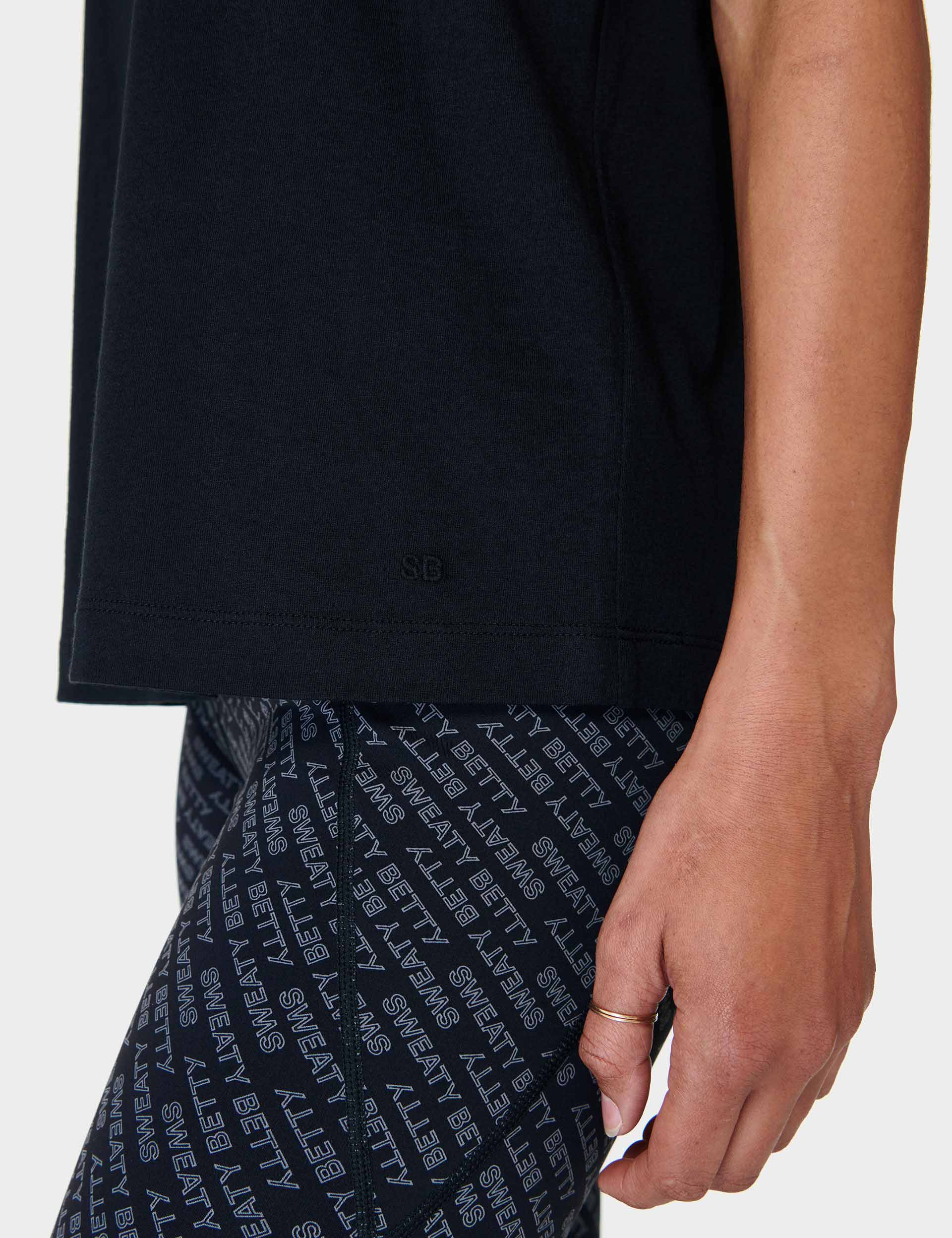 Premium Essential Crew Neck T-Shirt for Men - Soft Cotton Comfort Fit Black Tee - Casual Wear, Layering & Everyday Outfits