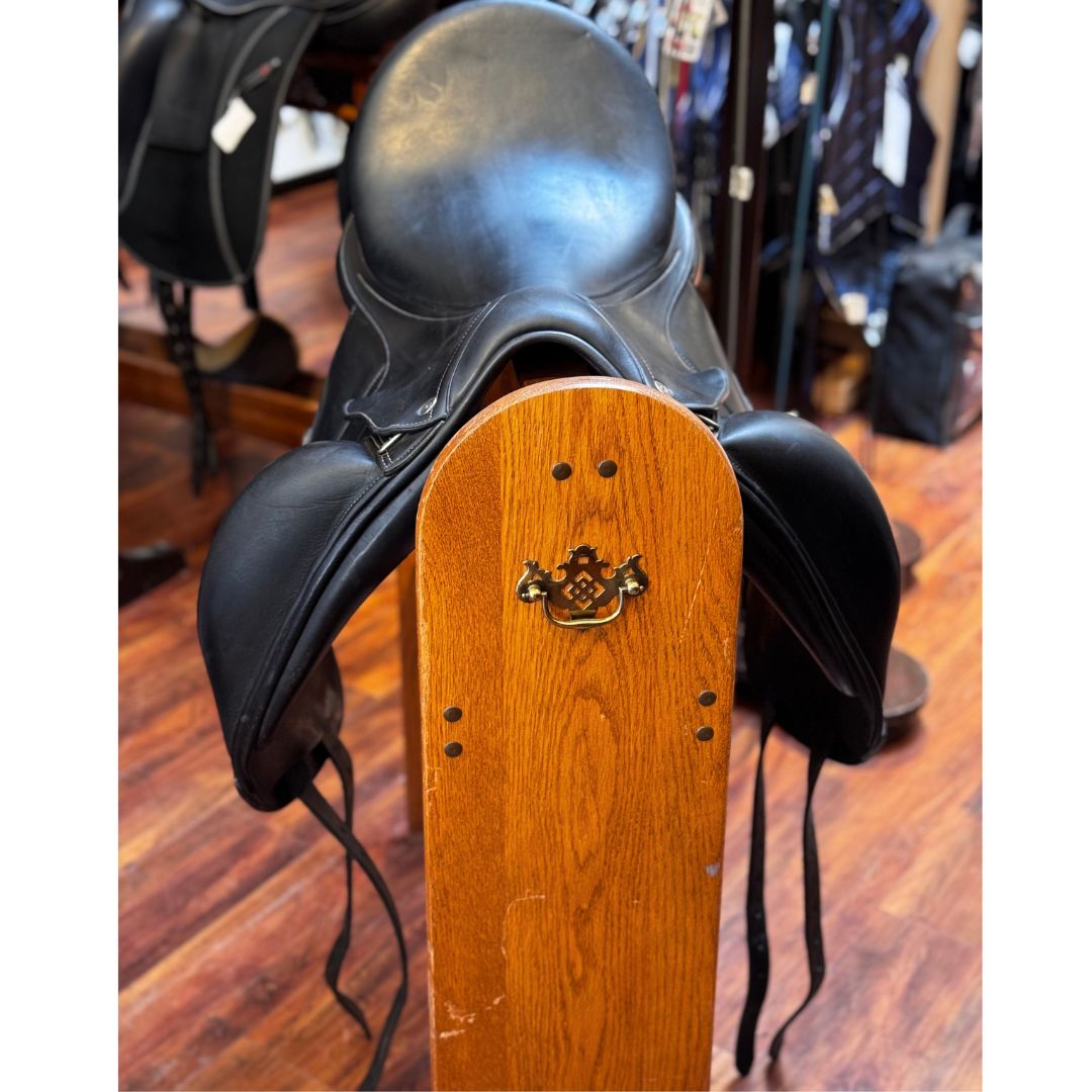 Equipe Viktoria Dressage Consignment Saddle - Size 17 Medium+2 - Premium Used Equestrian Saddle for Dressage Training & Competition