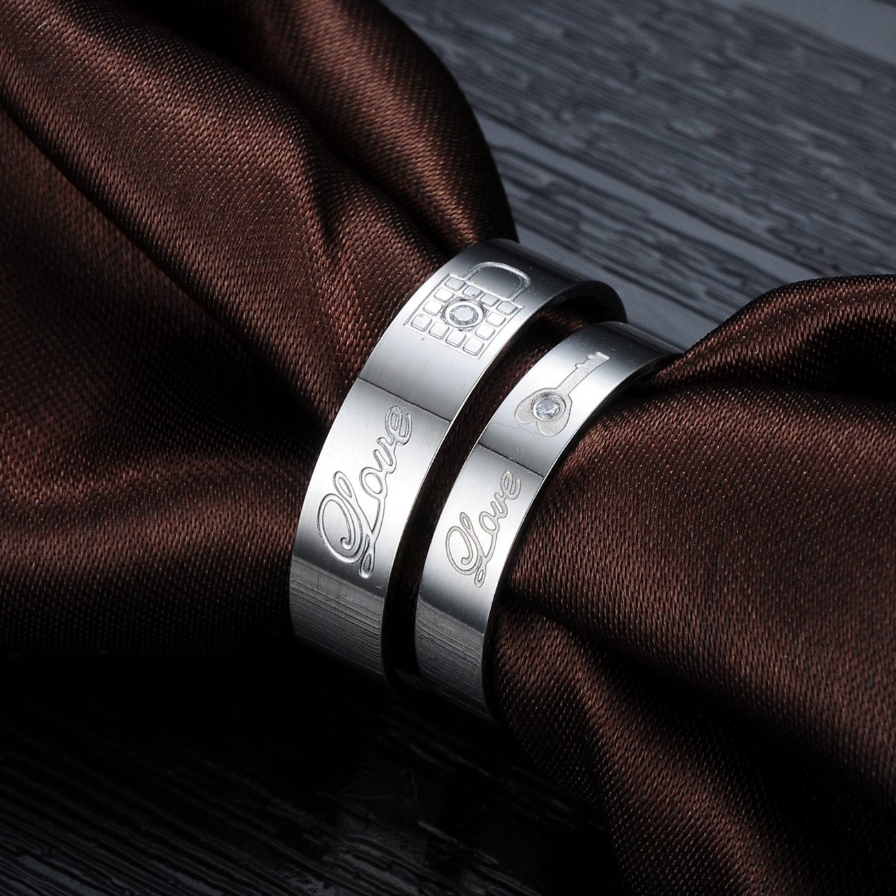 Unique White Titanium Stainless Steel Couple Rings with Love Lock & Key Design, Crystal Inlay Engagement Wedding Bands for Him & Her - Perfect for Anniversaries, Valentine's Day Gifts and Romantic Proposals