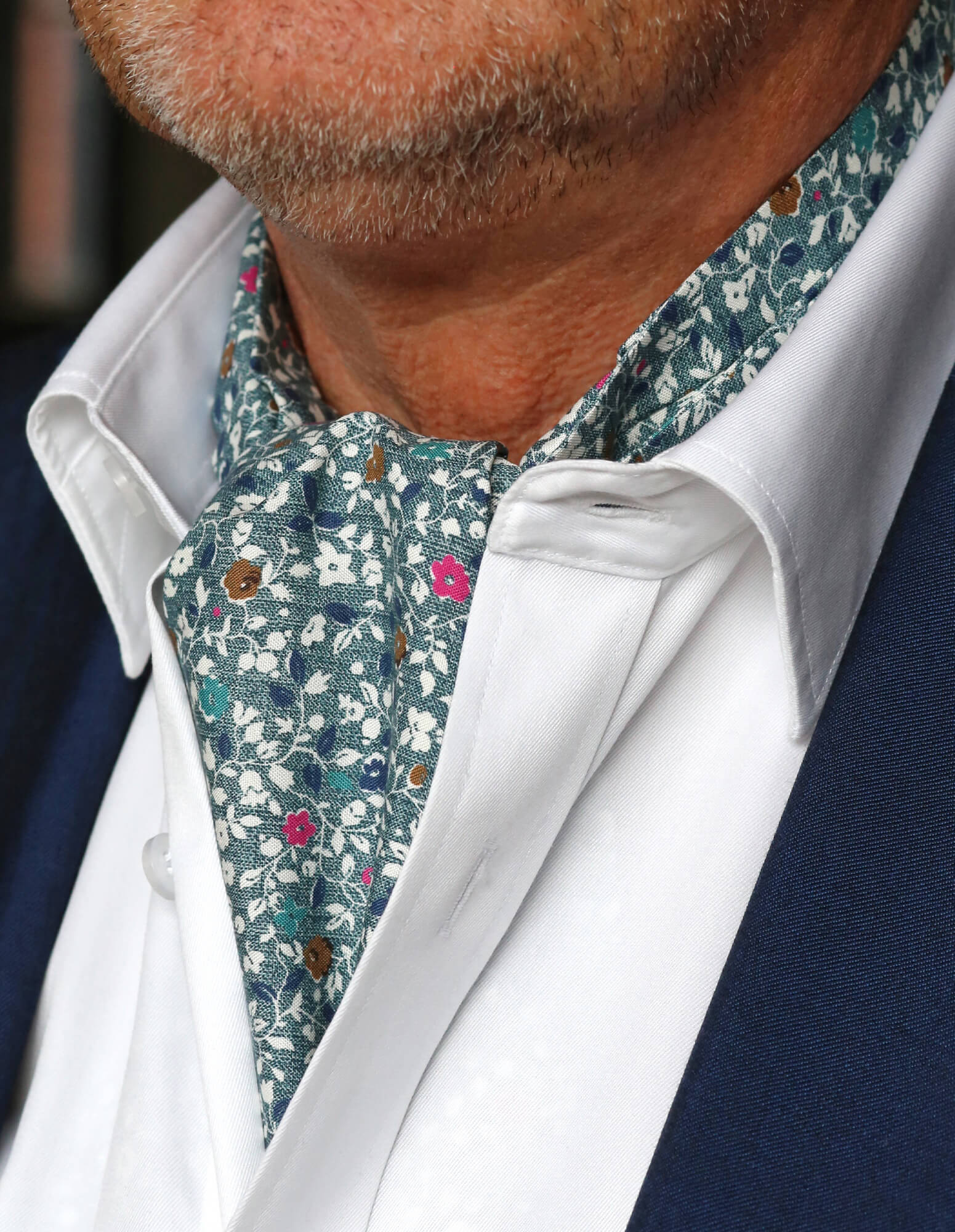 DÉCLIC Cento Floral Ascot Tie - Elegant Green Silk Necktie for Men | Perfect for Weddings, Business Meetings & Formal Events