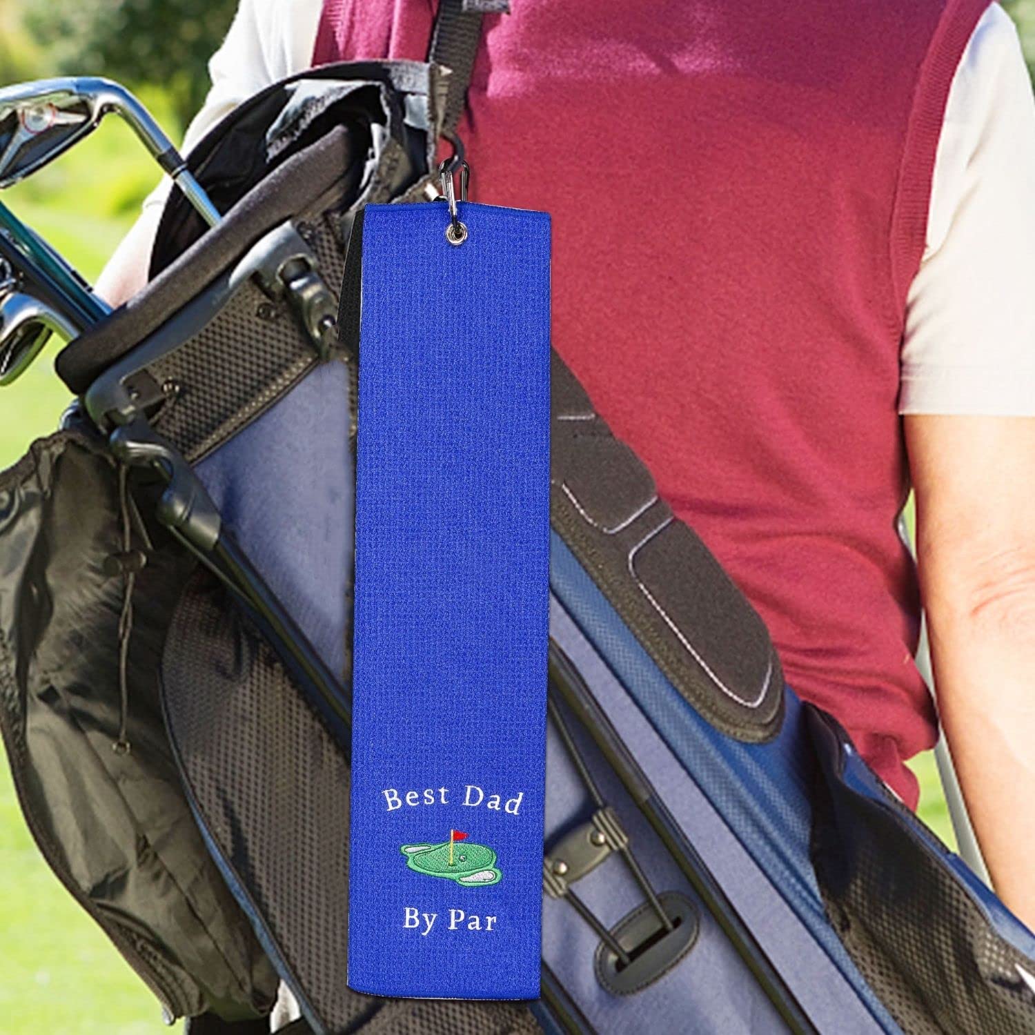 Funny Golf Towel - Best Dad by Par | Premium Embroidered Golf Accessories with Clip for Golf Bags | Perfect Golf Gifts for Men & Father's Day Presents | Ideal for Course Play, Practice & Tournament Use (Blue)