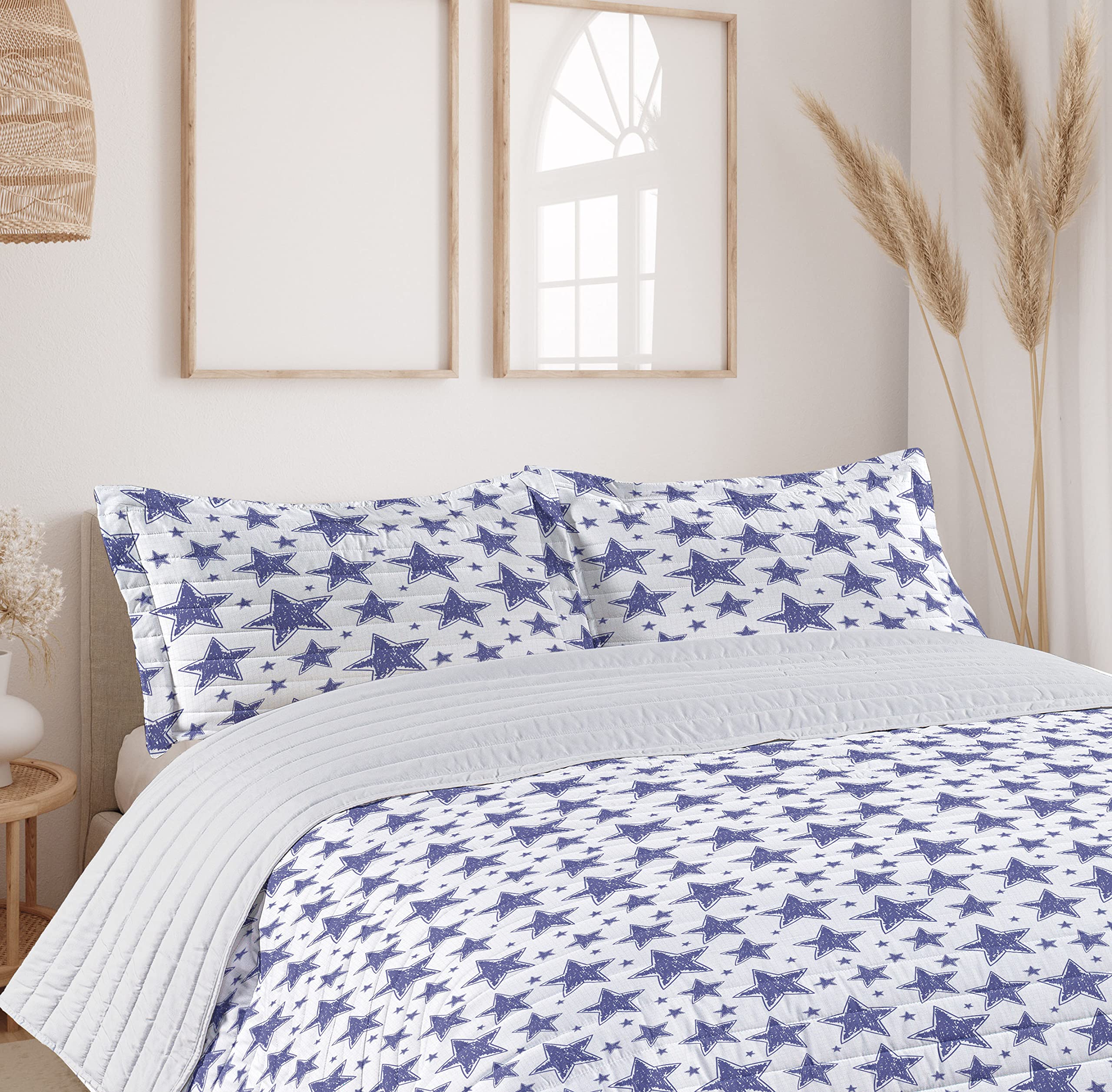 Ambesonne Star Microfiber Bedspread Set - Hand Drawn 5-Pointed Doodle Stars Geometric Pattern, Soft King Size Bedding with Pillow Shams & Comforter in Violet Blue White | Perfect for Modern Bedroom Decor, Guest Rooms & Cozy Home Styling
