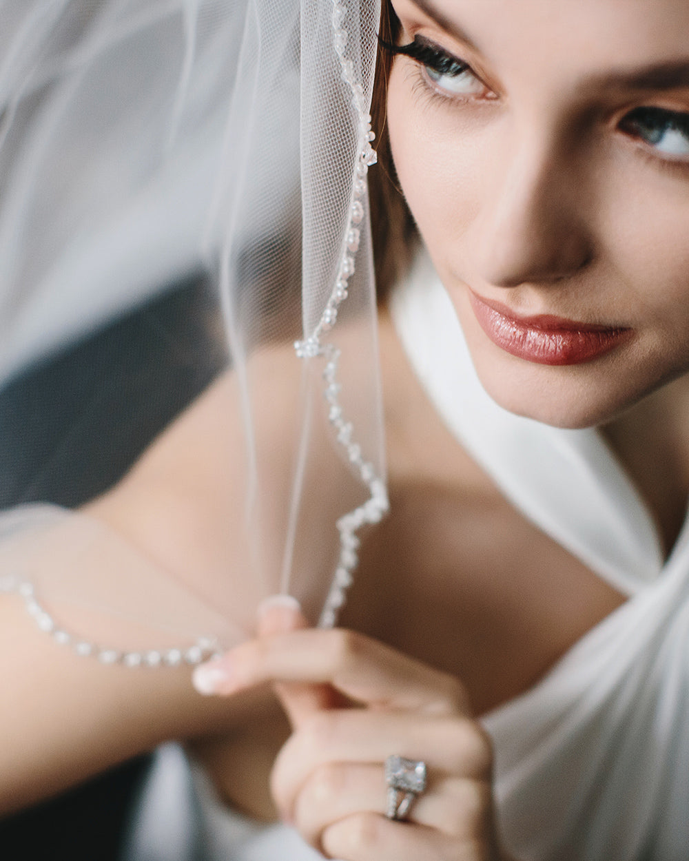 Kelly Scalloped Edge Veil - Elegant Lace Wedding Veil for Brides | Perfect for Church Ceremonies, Outdoor Weddings & Photoshoots