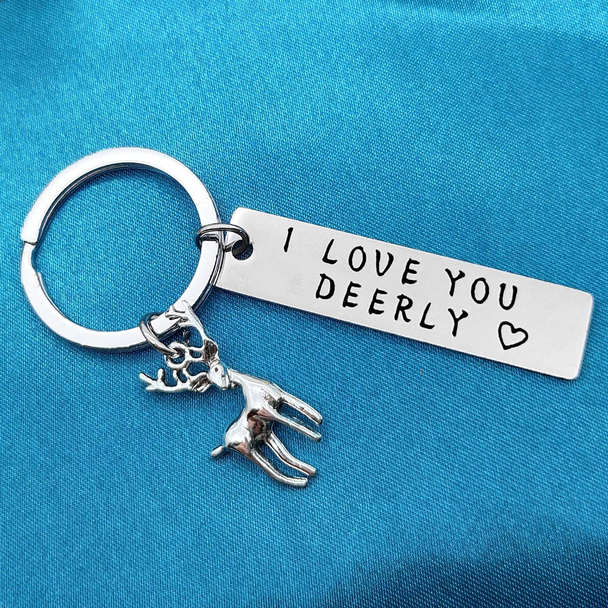 Valentine's Day Couple Keychain Set - I Love You Deerly Antler Keyring for Boyfriend & Girlfriend - Deer Lover Jewelry Gift for Christmas, Birthday, Graduation - Perfect for Couples, Anniversaries & Romantic Occasions