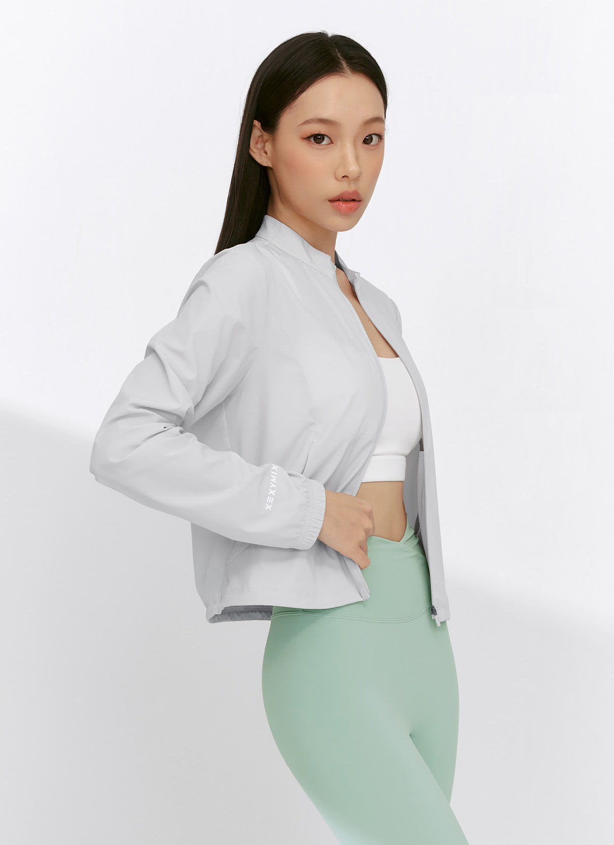 Lightweight Big Logo Cropped Windbreaker Jacket - Perfect for Running, Hiking & Outdoor Activities