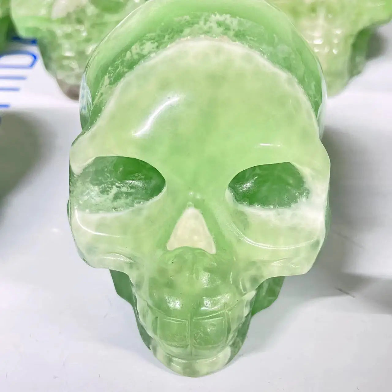 300-1500g Natural Green Fluorite Quartz Skull Gemstone - Healing Crystal for Meditation, Reiki & Home Decor - Handcrafted Spiritual Gift for Energy Balancing & Positive Vibes