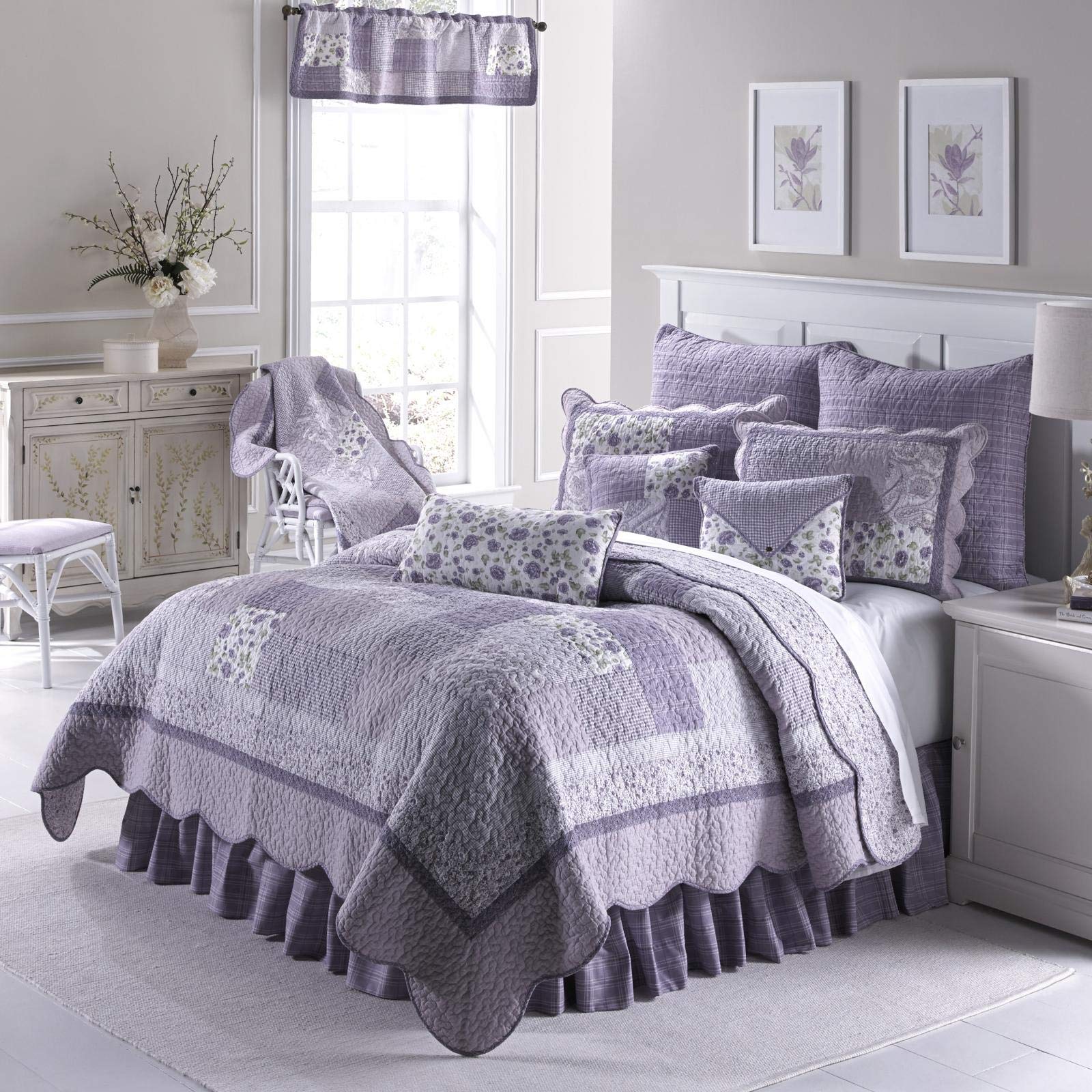 Donna Sharp King Size Quilt - Lavender Rose Cotton Patchwork Bedspread | Contemporary Design, Machine Washable | Perfect for Master Bedroom, Guest Room & Cozy Home Decor