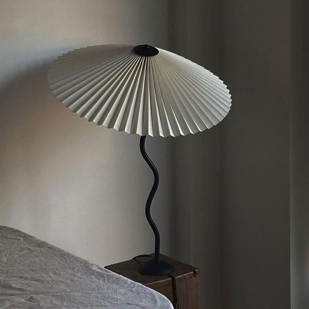 Modern Squiggle Table Lamp - Adjustable LED Desk Light for Home Office, Bedroom & Study - Stylish & Functional Lighting for Reading & Decor