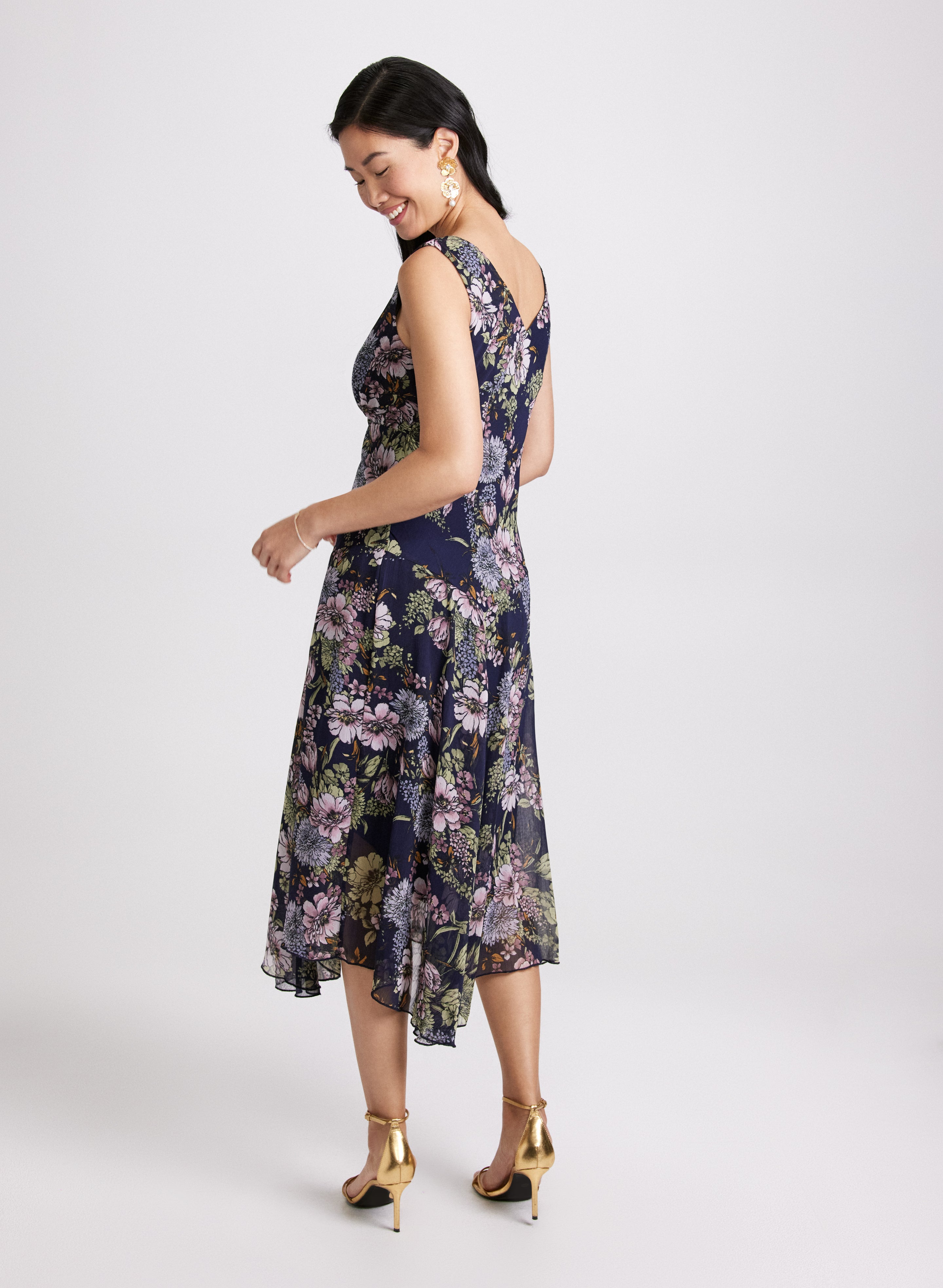 Elegant Floral Chiffon Dress for Women - Summer Boho Maxi Dress with V-Neck & Flowy Sleeves - Perfect for Beach Vacations, Weddings & Date Nights