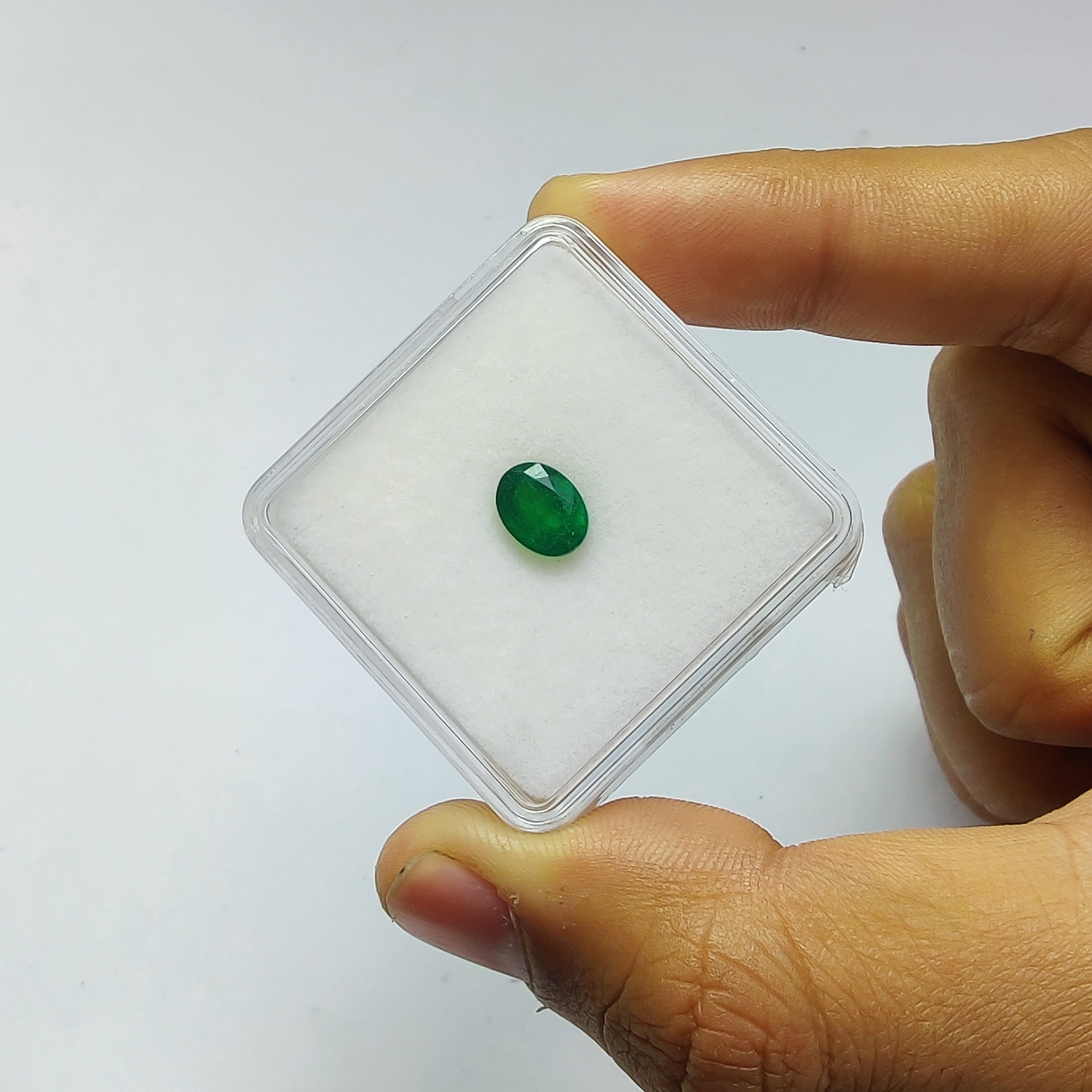 Natural 1.45ct Untreated Green Emerald Gemstone - Oval Cut 8x6mm for Jewelry Making, Engagement Rings & Luxury Gifts
