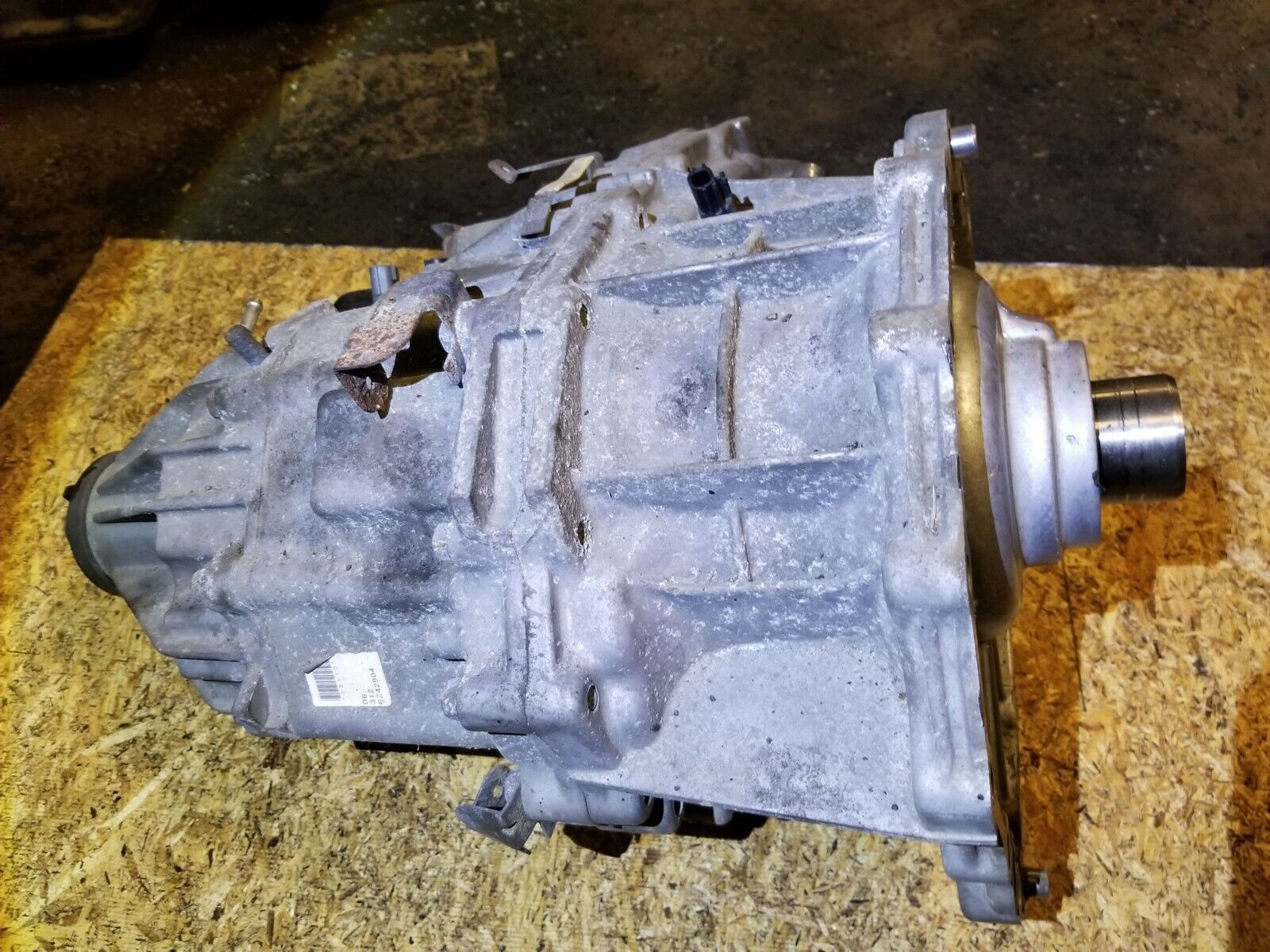 04-07 Infiniti QX56 Transfer Case OEM Replacement Part - Perfect for Off-Roading & Towing Scenarios