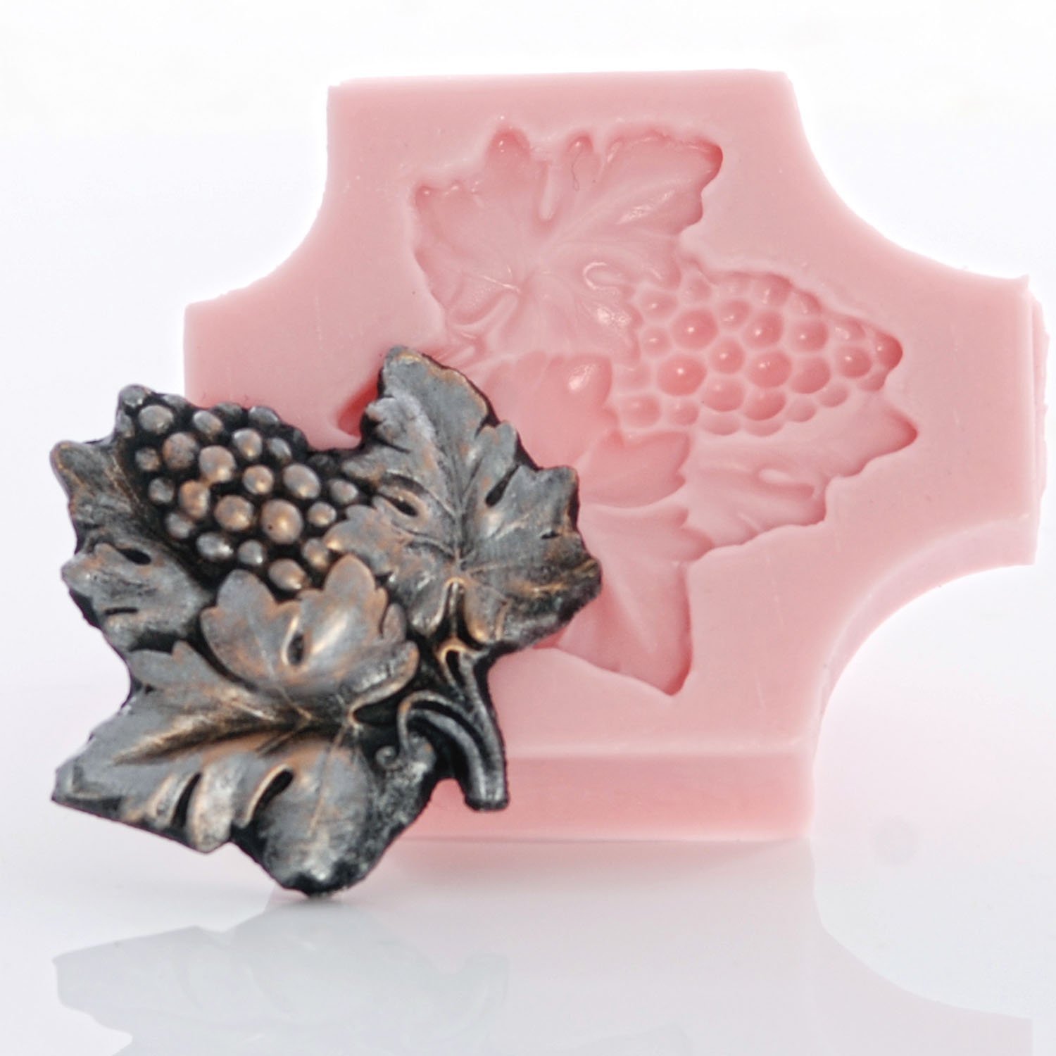 Grape Leaf Silicone Mold - Food Safe for Fondant, Chocolate, Candy, Resin & Polymer Clay - Perfect for Cake Decorating, DIY Crafts & Homemade Candies