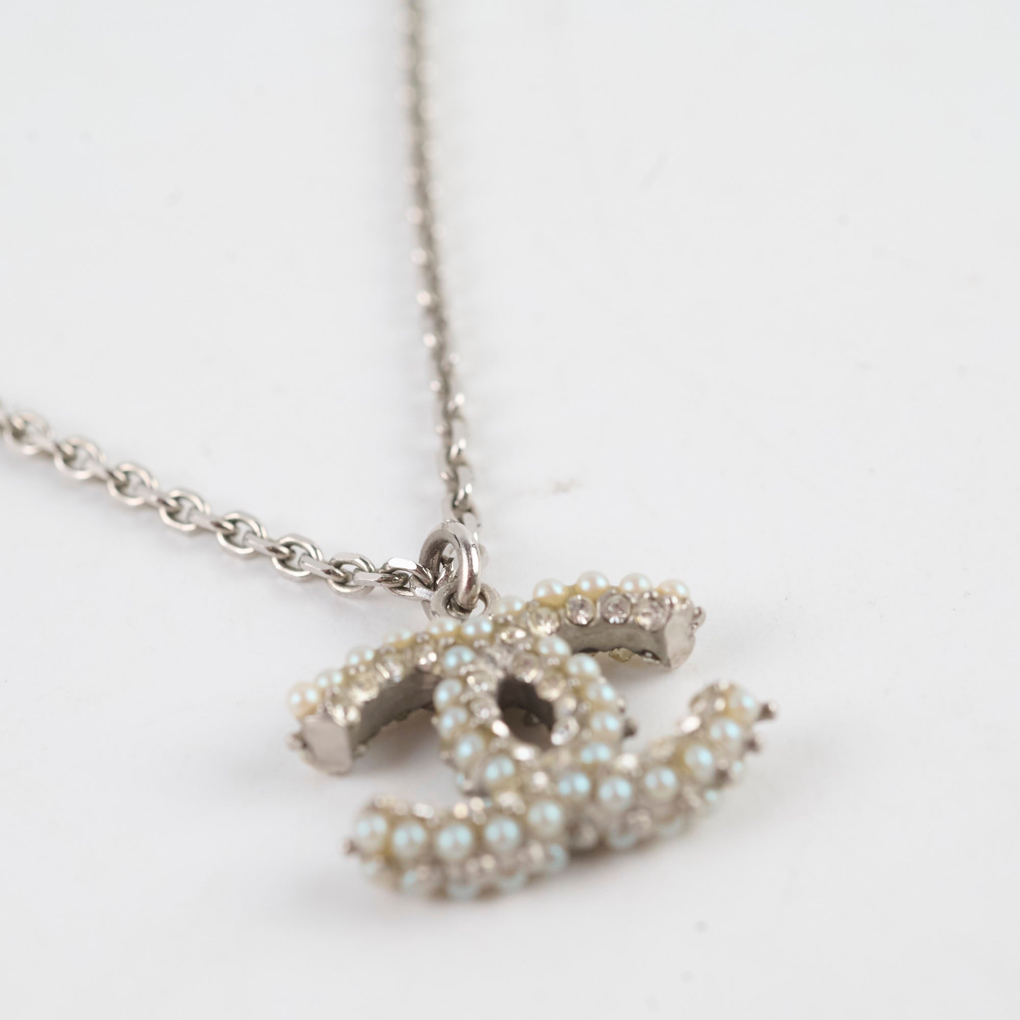 Chanel CC Logo Pearl Pendant Necklace for Women - Elegant Luxury Pearl Jewelry Gift for Birthday, Anniversary & Special Occasions