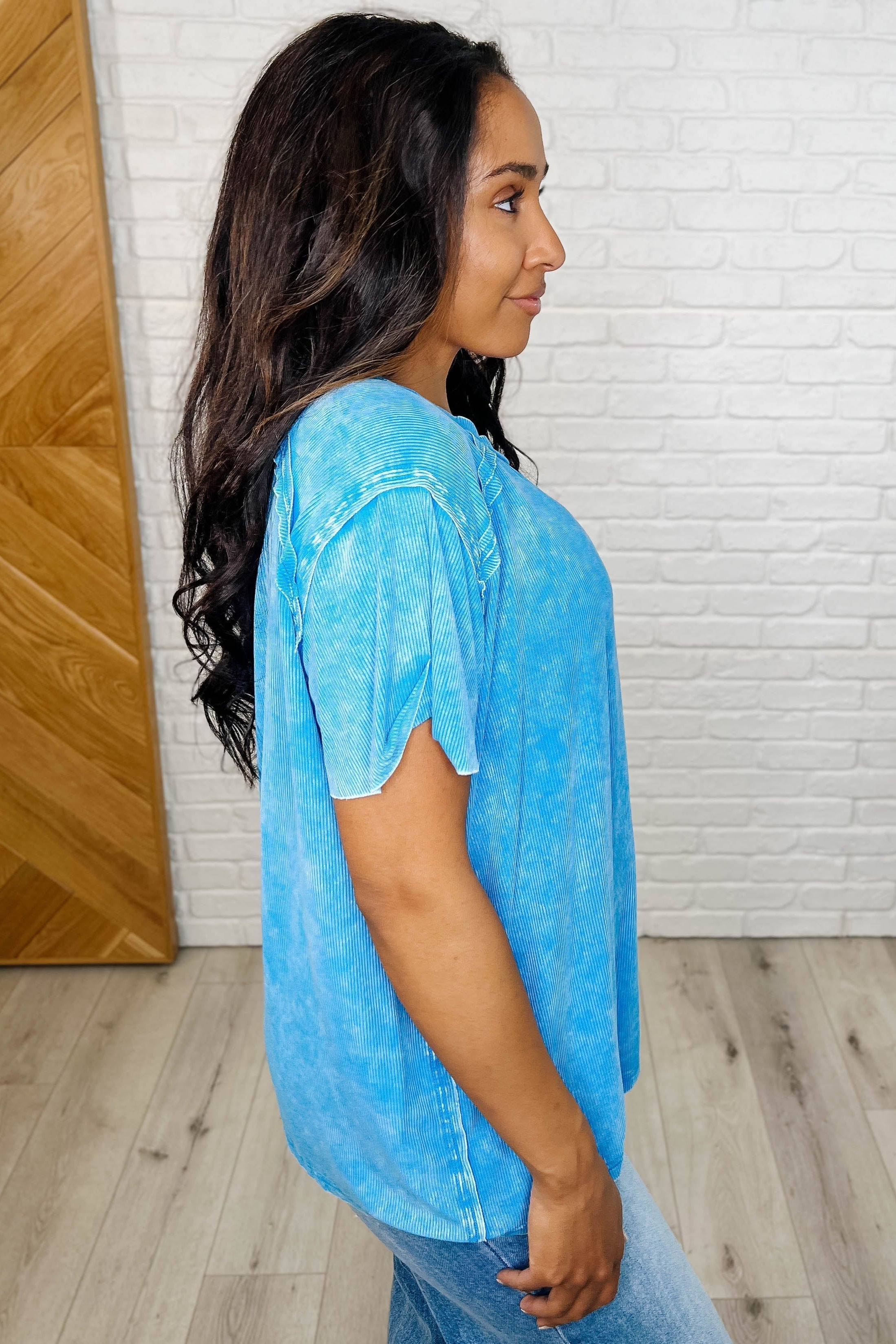 Easy Style Basic Mineral Wash Top in Deep Sky - Women's Casual Short Sleeve T-Shirt for Summer Outfits, Beach Wear & Everyday Comfort