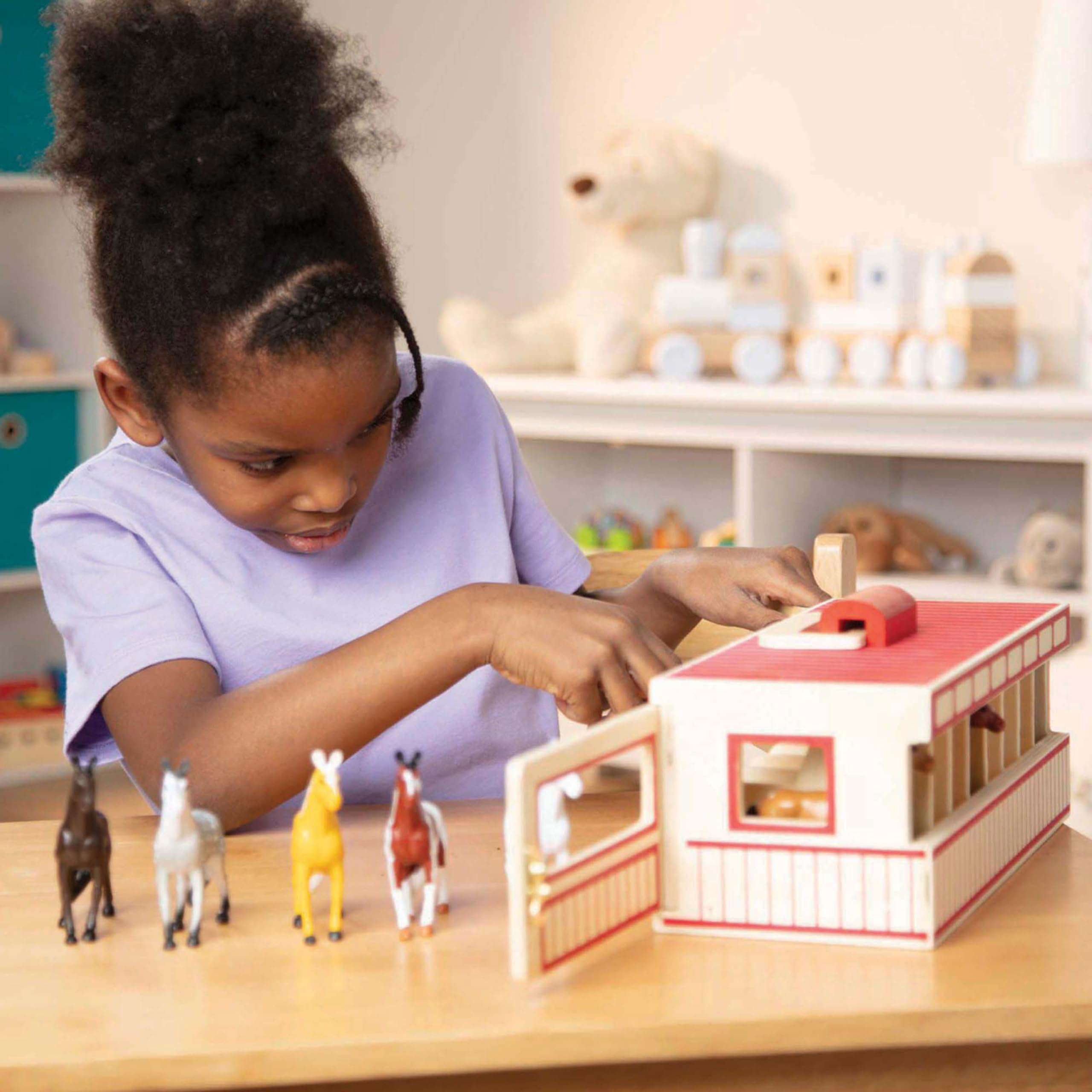 Melissa & Doug Take-Along Wooden Stable Play Set with 8 Toy Horses - Portable Show-Horse Stable for Kids, Pretend Play & Travel Toys - Perfect for Imaginative Play, Birthday Gifts & On-the-Go Entertainment