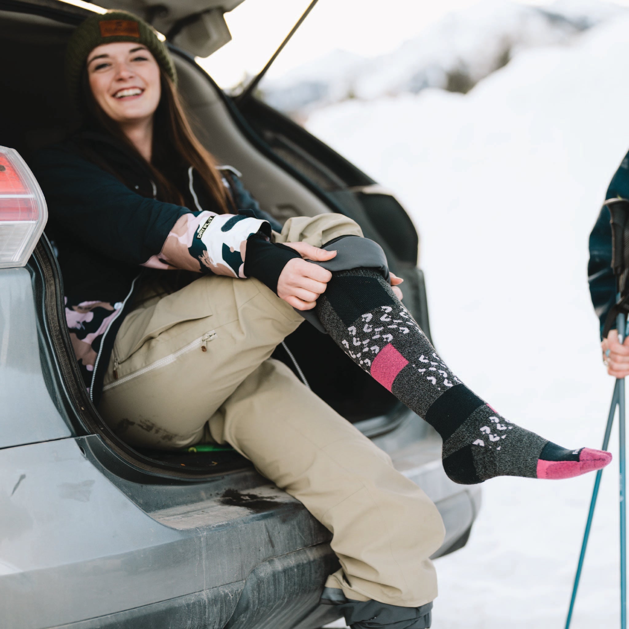 Women's Thermal Ski Socks - Over The Calf Snowboard Socks with Cushioning & Arch Support for Warmth & Comfort - Perfect for Winter Sports, Skiing, Snowboarding & Cold Weather Activities