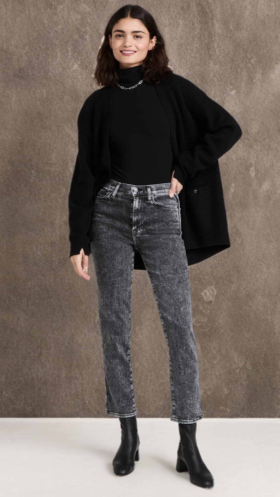 7 For All Mankind Women's High Waist Cropped Straight Jeans - Slimming Denim Pants for Casual Wear & Everyday Outfits | Perfect for Work, Date Night & Weekend Looks