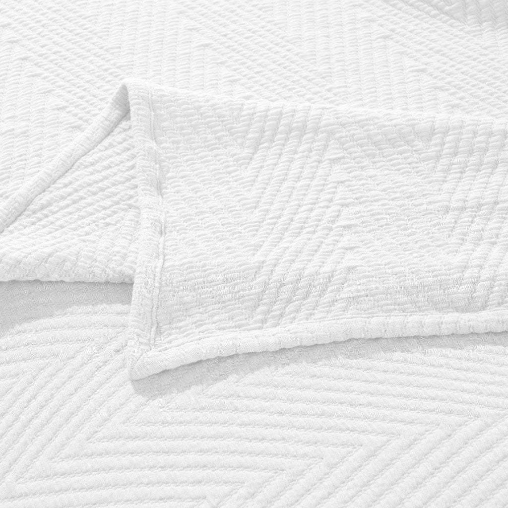 Premium Aswan Cotton Medium Weight Chevron Woven Coverlet - Soft & Breathable Bedspread for All Seasons - Perfect for Master Bedroom, Guest Room, or Dorm Decor