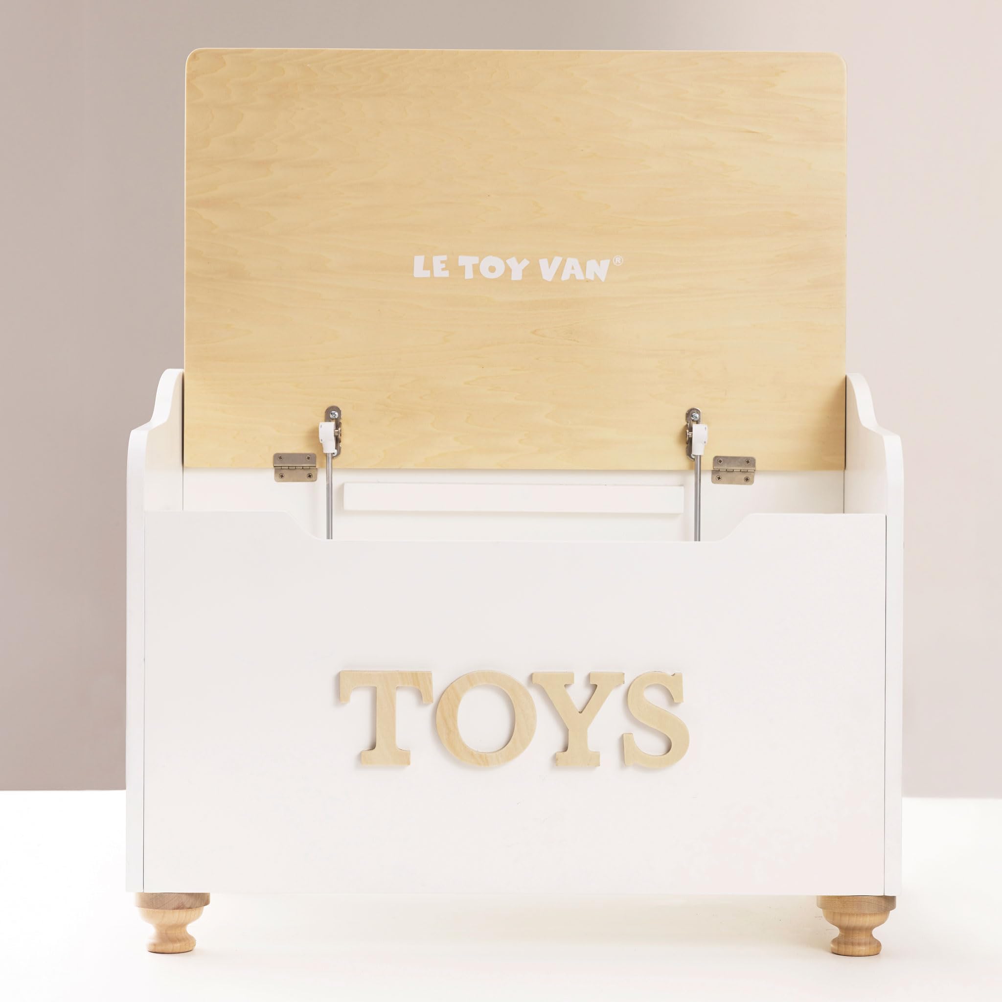 **Le Toy Van TV606 Large Wooden Toy Chest for Kids - Montessori Educational Storage, 68 x 43 x 53 cm, Holds Up to 50 kg, Soft-Close Hinges - Perfect for Nursery, Playroom & Bedroom Organization**