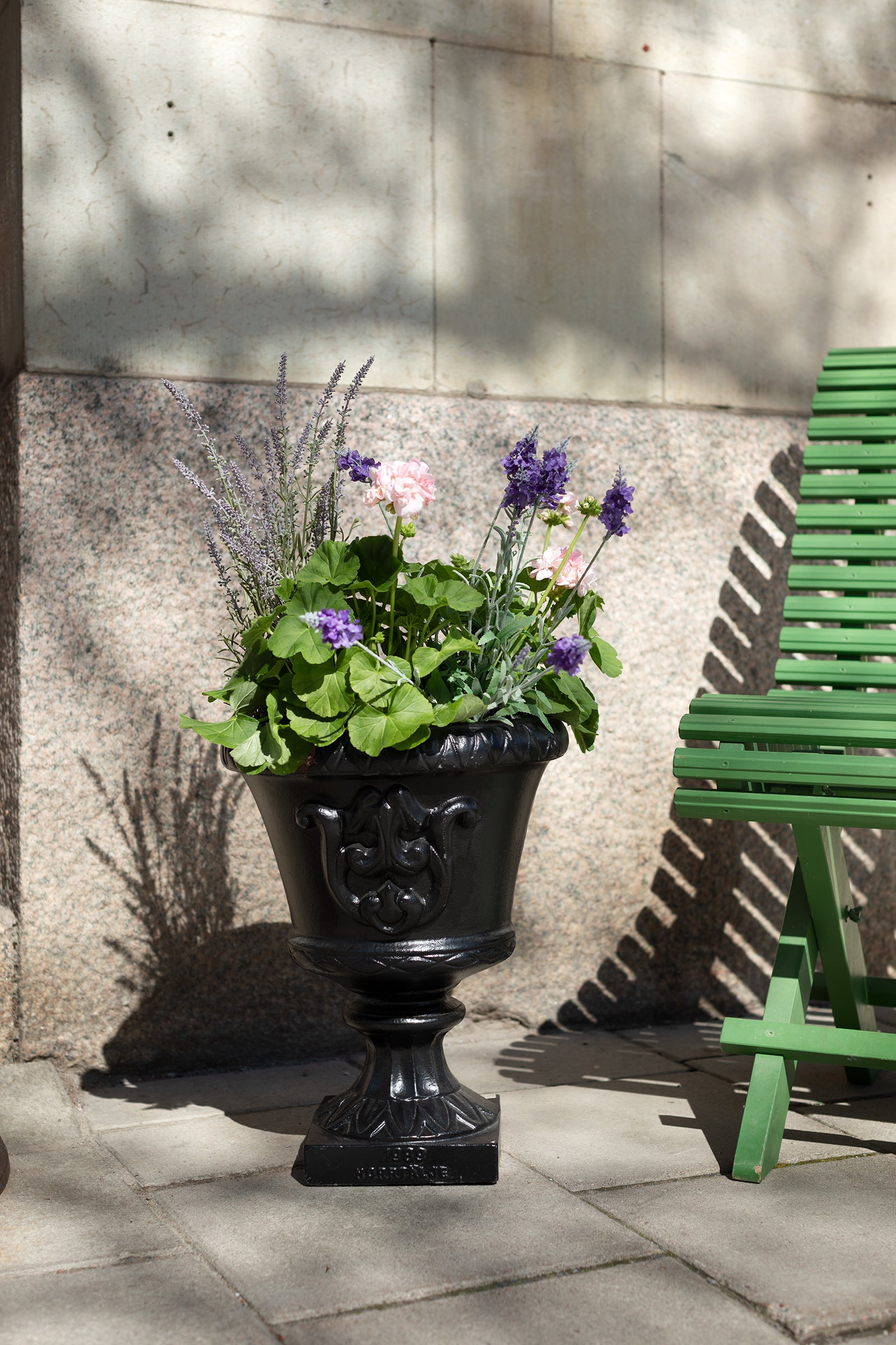 Cast Iron Garden Urn Uppland - Elegant Outdoor Planter for Patio, Garden, and Home Decor