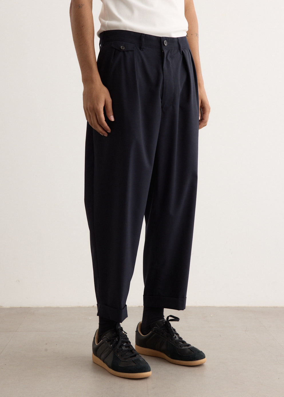 2-Ply Pleated Wool Tropical Pants for Men - Lightweight & Breathable Summer Trousers for Business Casual & Travel Wear