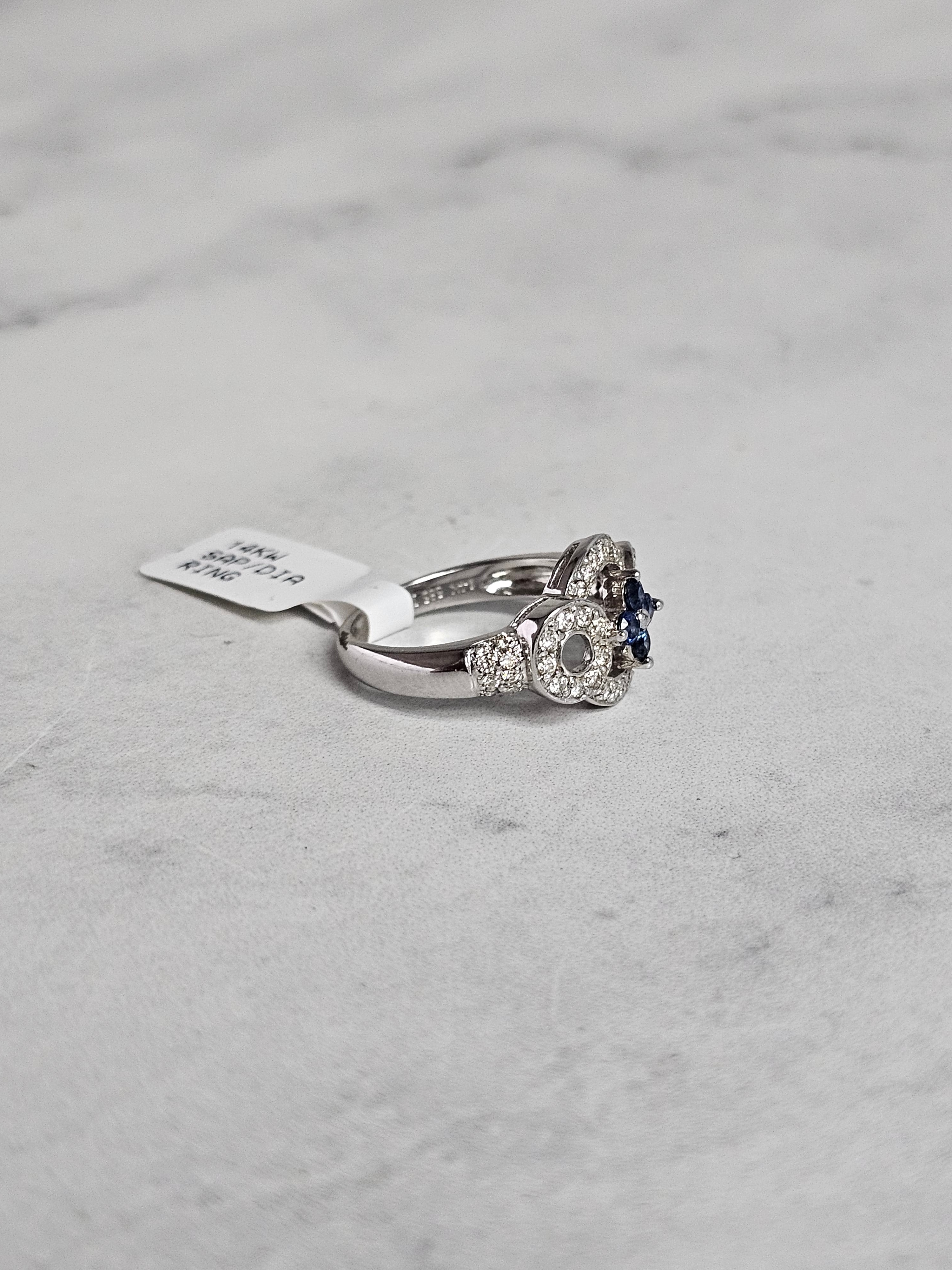 Vintage Style Sapphire Flower Ring with Diamond Accents - Elegant Jewelry for Weddings, Anniversaries & Special Occasions