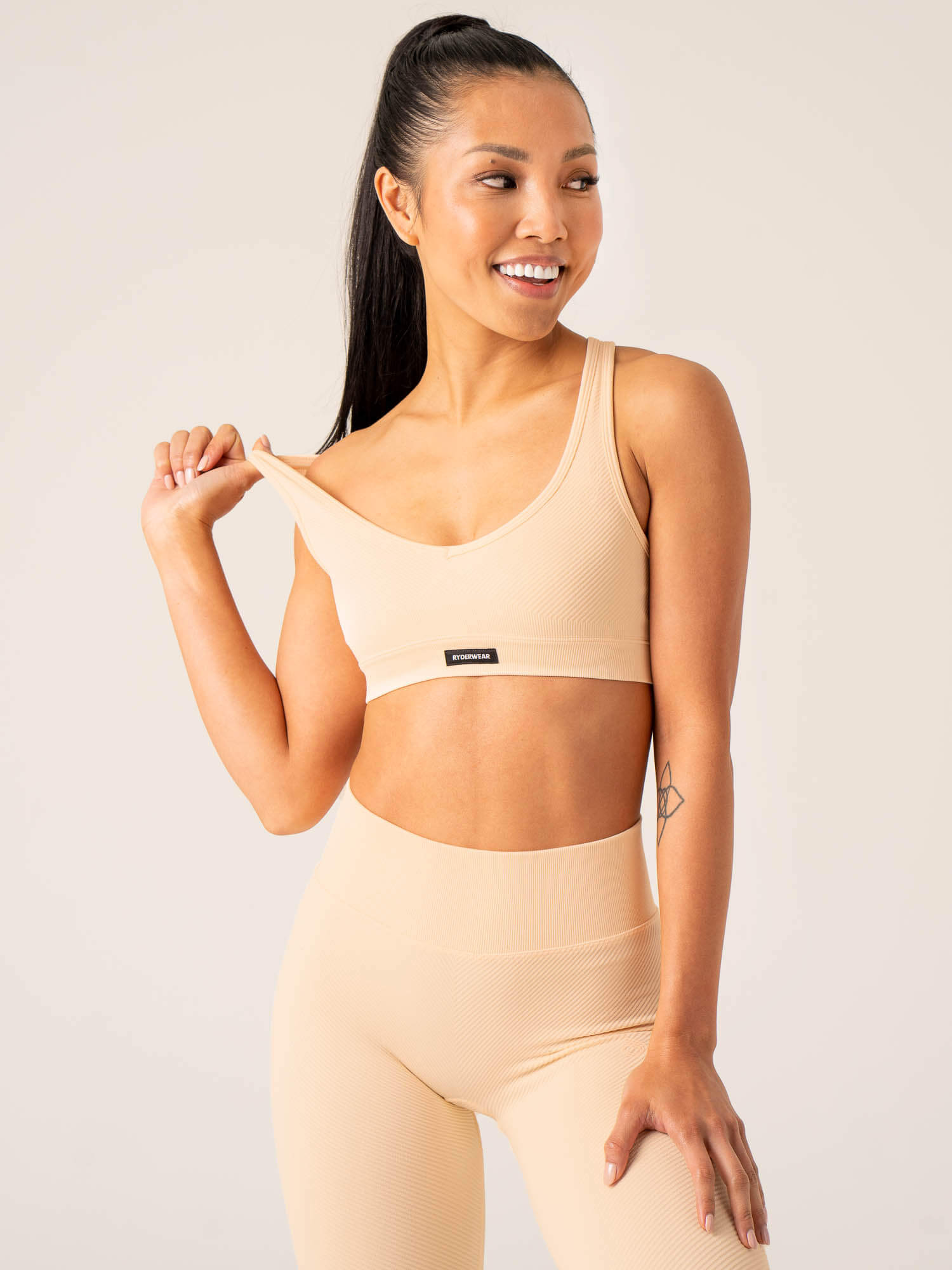 Circuit Rib Seamless Sports Bra - Peach Sorbet Color - High Support Workout Top for Running, Yoga & Gym - Moisture Wicking & Breathable Activewear