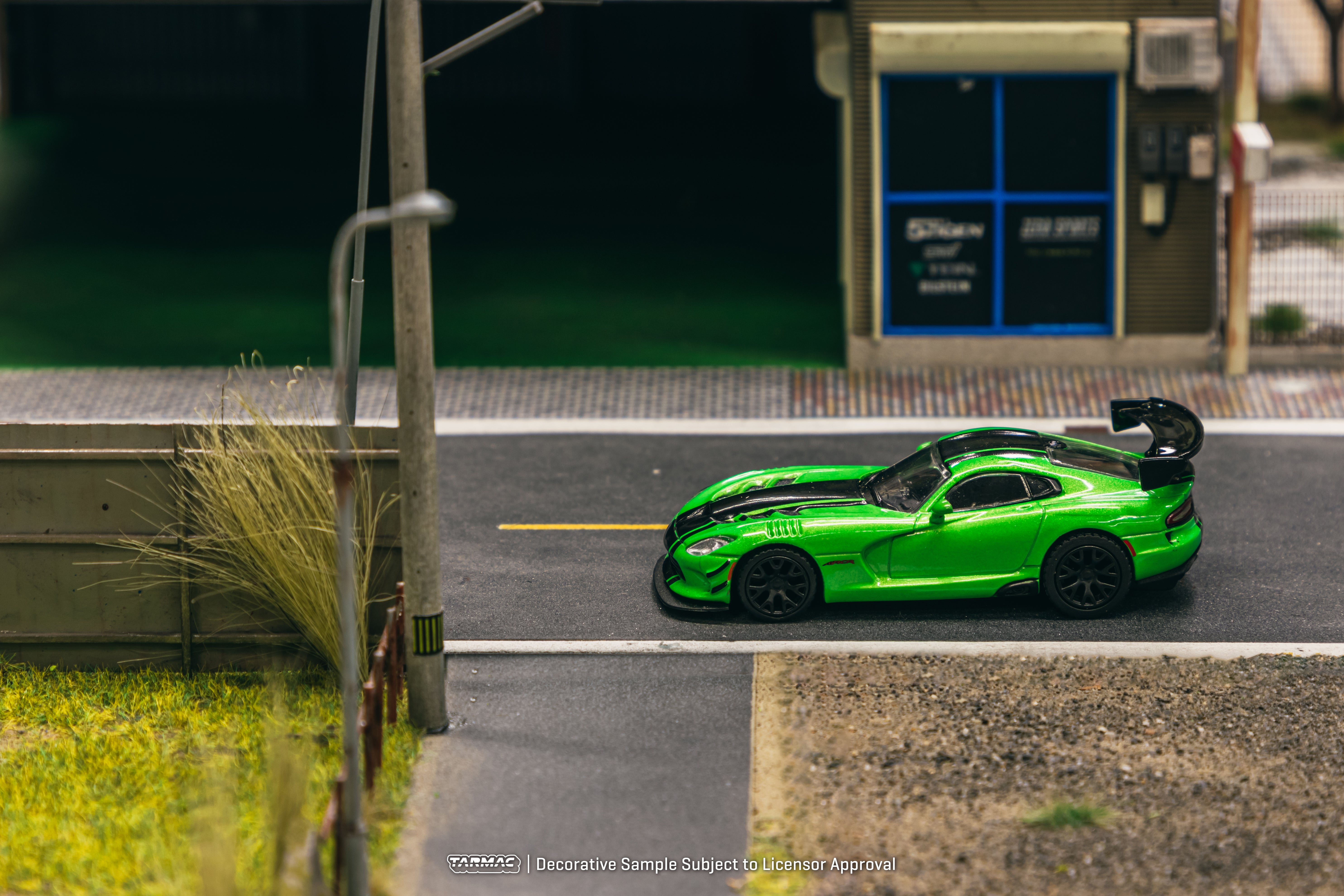 Tarmac Works 1/64 Scale Dodge Viper ACR Extreme Green Metallic Diecast Model Car - Collectible Miniature for Display & Racing Enthusiasts - Perfect for Home Office Decor & Car Showcases