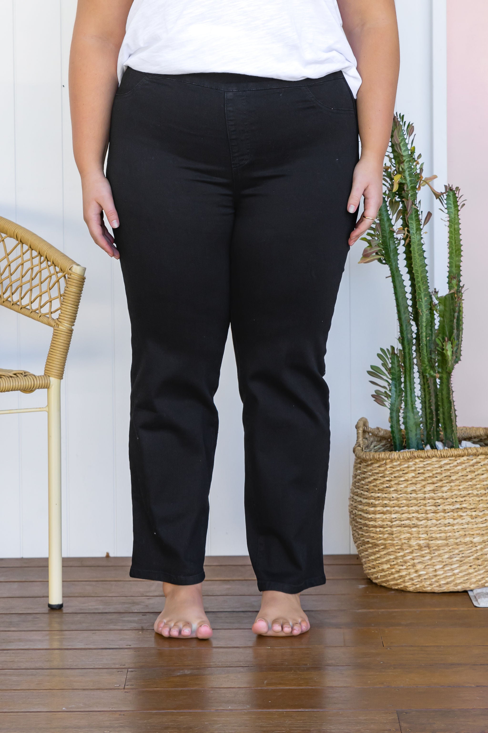 Lara Stretch Pull-On Jeans for Women - Comfortable Black Denim Pants - Perfect for Casual Wear, Office & Travel