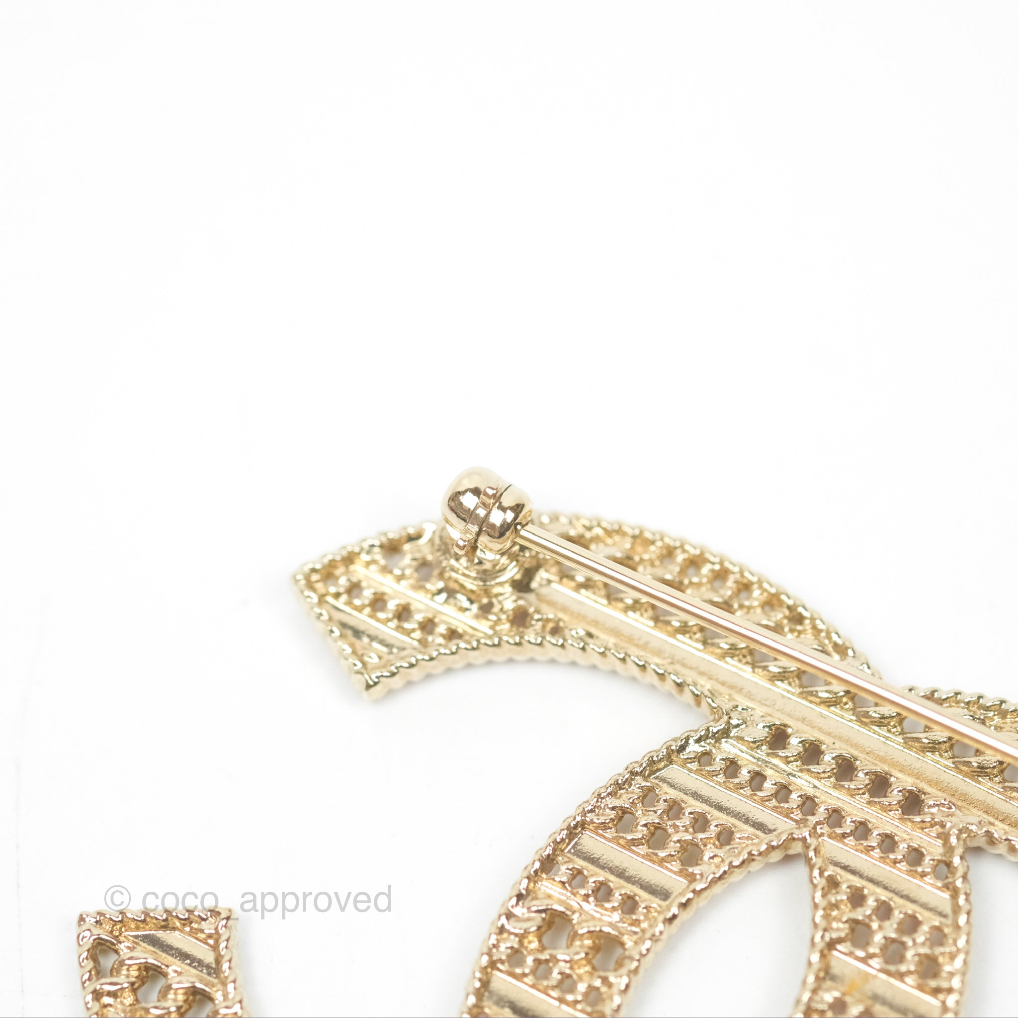 Chanel CC Red Striped Chain Brooch Gold Tone Vintage 20S - Elegant Statement Jewelry for Women, Perfect for Parties, Weddings & Special Occasions