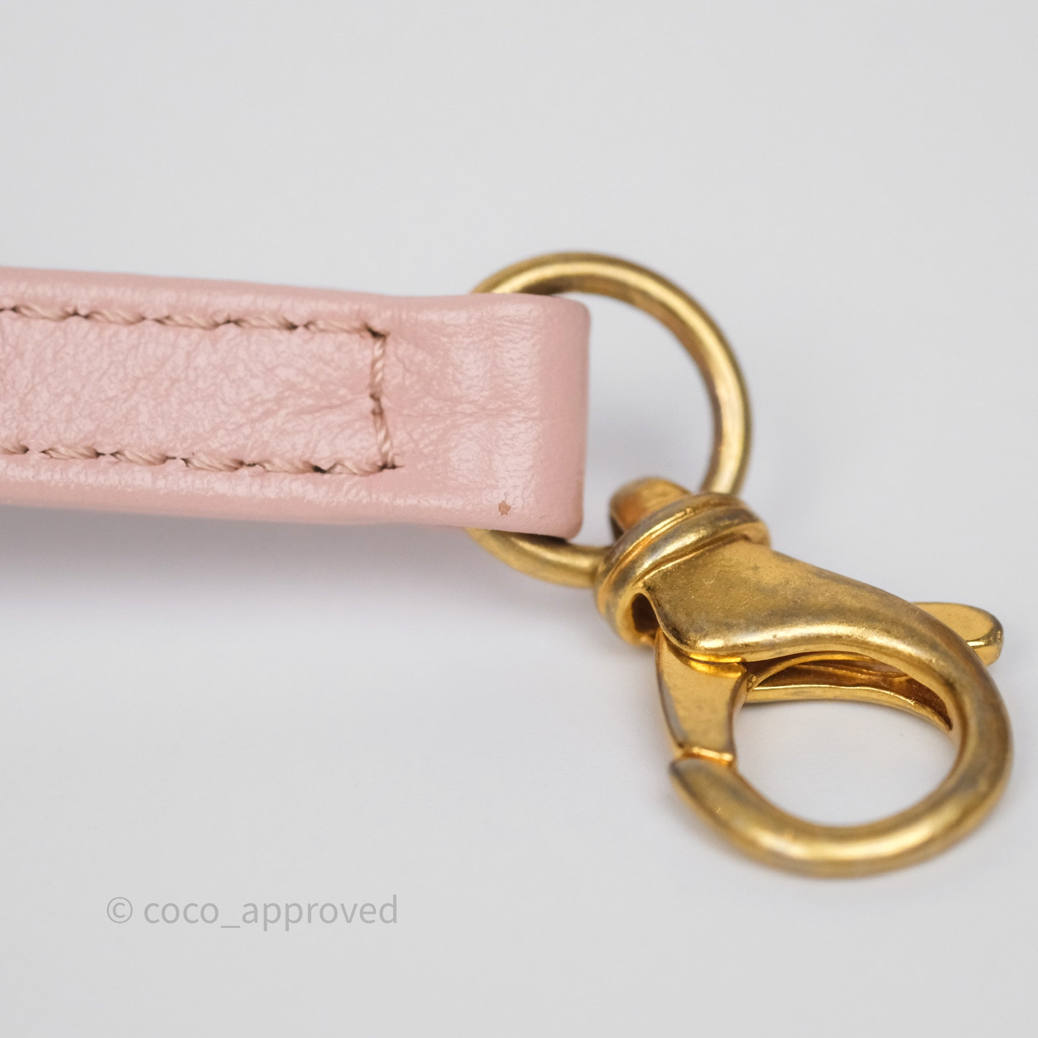 Chanel 22 Medium Handbag in Pink Crumpled Calfskin with Aged Gold Hardware - Luxury Crossbody Bag for Women, Perfect for Date Night & Special Occasions