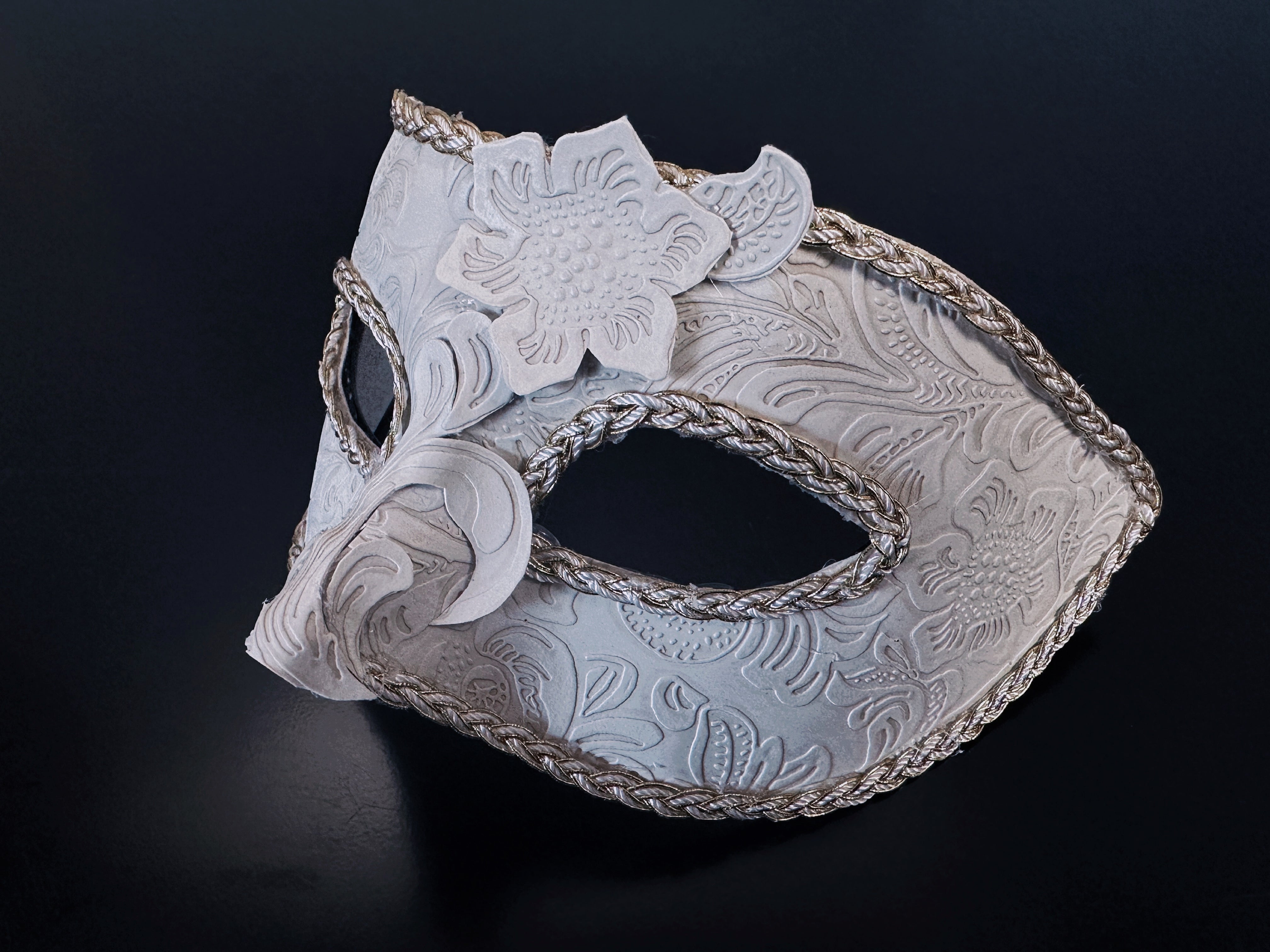 Elegant Baroque Mask for Men - Ivory & Gold Venetian Style Costume Accessory for Masquerade Balls, Halloween Parties, and Themed Events