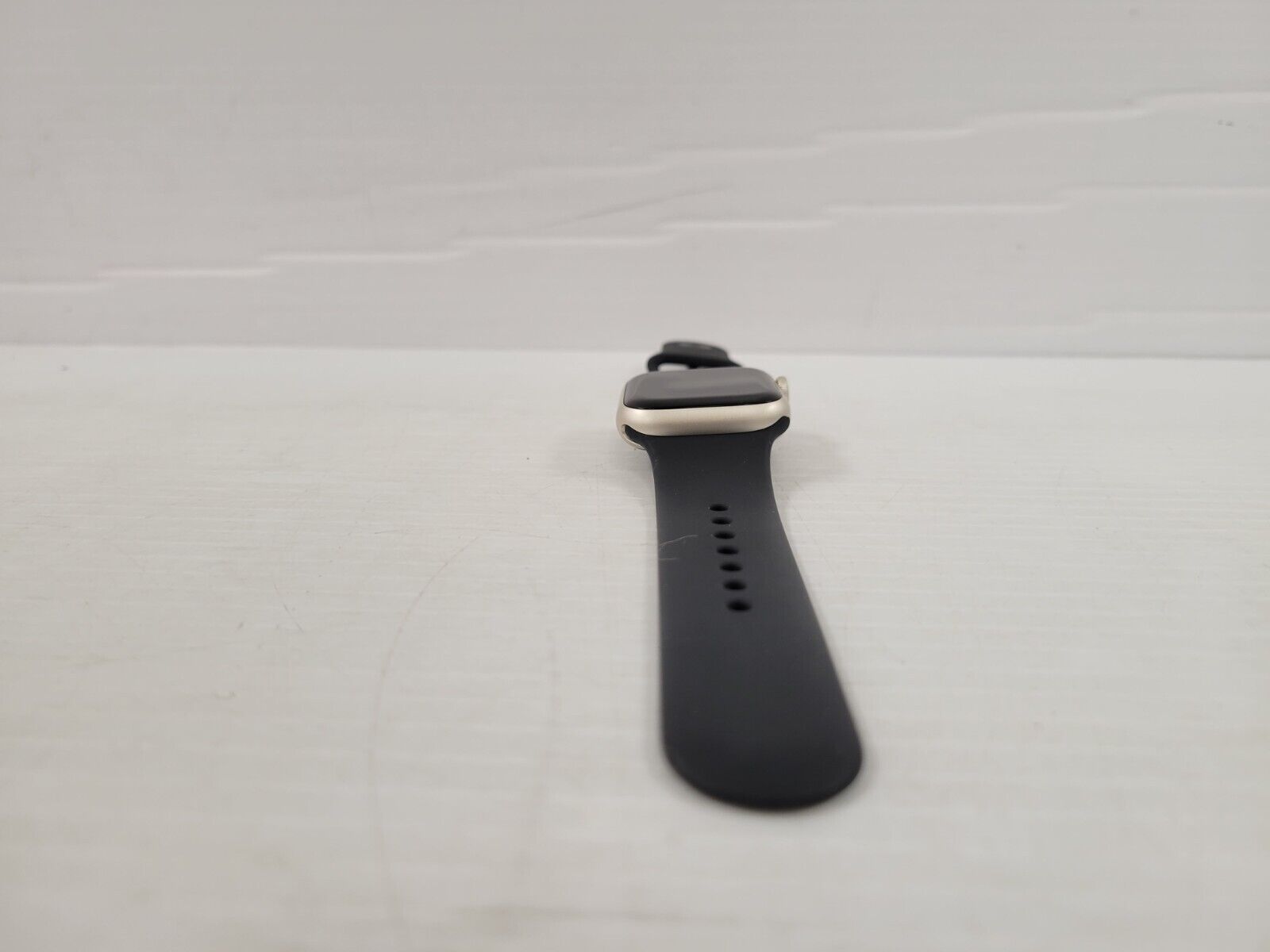 Apple Watch Series 7 (A2475) - 45mm GPS Smartwatch with Fitness Tracking & Heart Rate Monitor - Perfect for Workouts, Running & Daily Activity Tracking