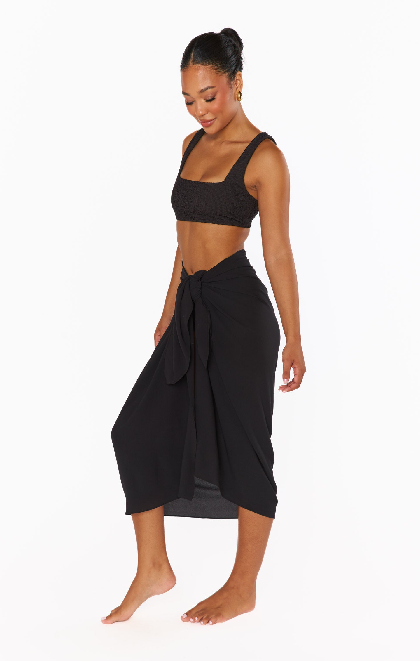 Kiran Sarong - Elegant Black Beach Wrap for Women | Perfect for Vacation, Poolside, and Summer Outfits