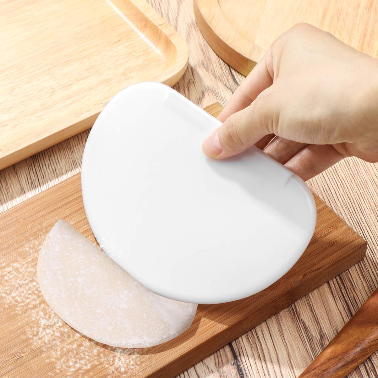 5-Piece Plastic Dough Cutter Scraper Set - Bench Scraper, Bowl Scraper, Spatula, Chopper & Butter Spreader for Baking, Fondant, Icing - Essential Baking Tools for Cookies, Pastries & Cake Decorating