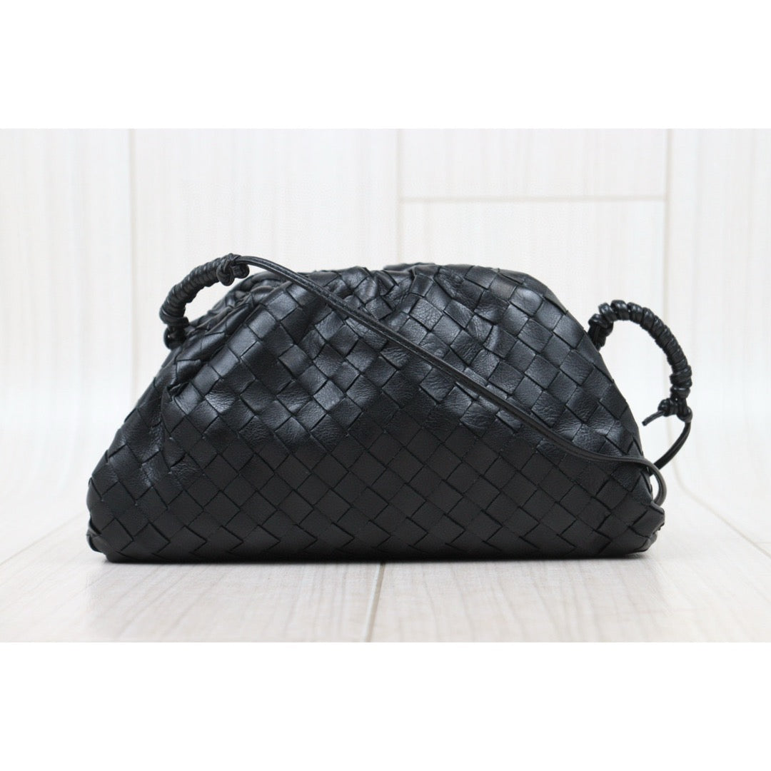 Bottega Veneta S25032619 Mini Pouch Classic in Genuine Lamb Leather - Pre-Owned Luxury Handbag (Very Good Condition) | Perfect for Evening Events, Date Nights & Special Occasions