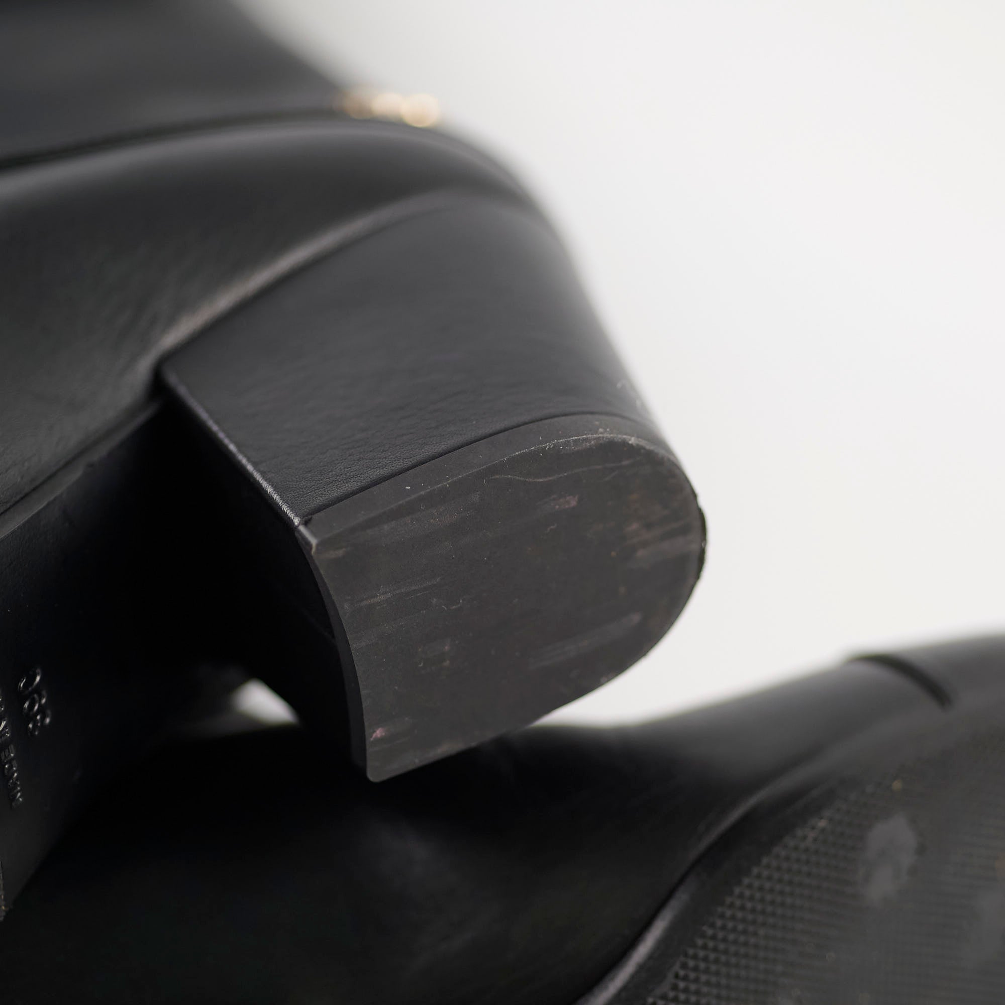 Chanel Black Leather Riding Boots Women's Size 39 - Elegant Equestrian & Winter Fashion Footwear for Riding, Casual Wear & Special Occasions