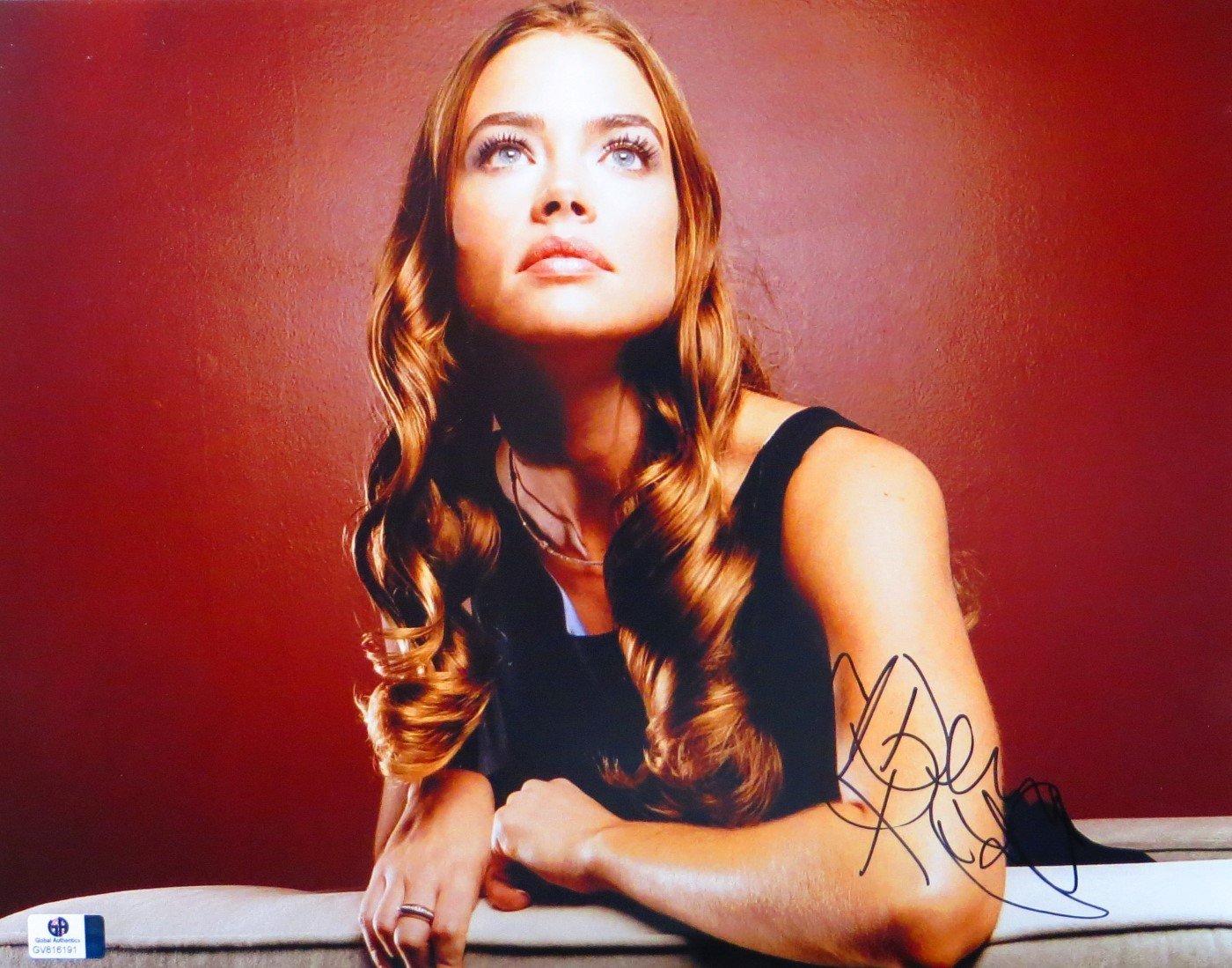 Denise Richards Signed Autographed 11x14 Photo - Wild Things Movie Memorabilia with Curly Hair - GV816191 - Perfect for Collectors, Fans & Home Decor