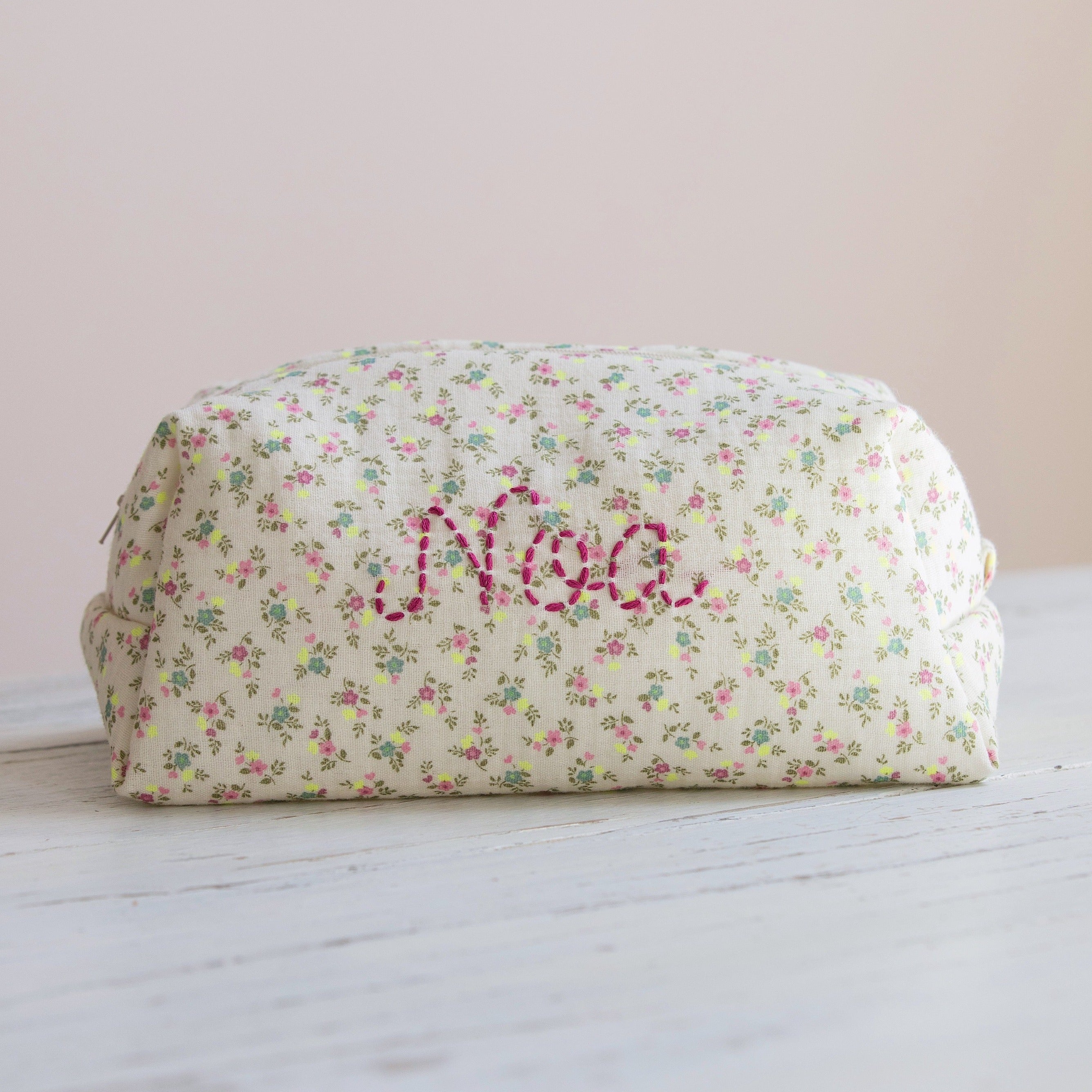 Waterproof Travel Toiletry Bag with Floral Print - Lightweight Hanging Cosmetic Organizer for Women & Men - Perfect for Travel, Gym, Camping & Daily Use