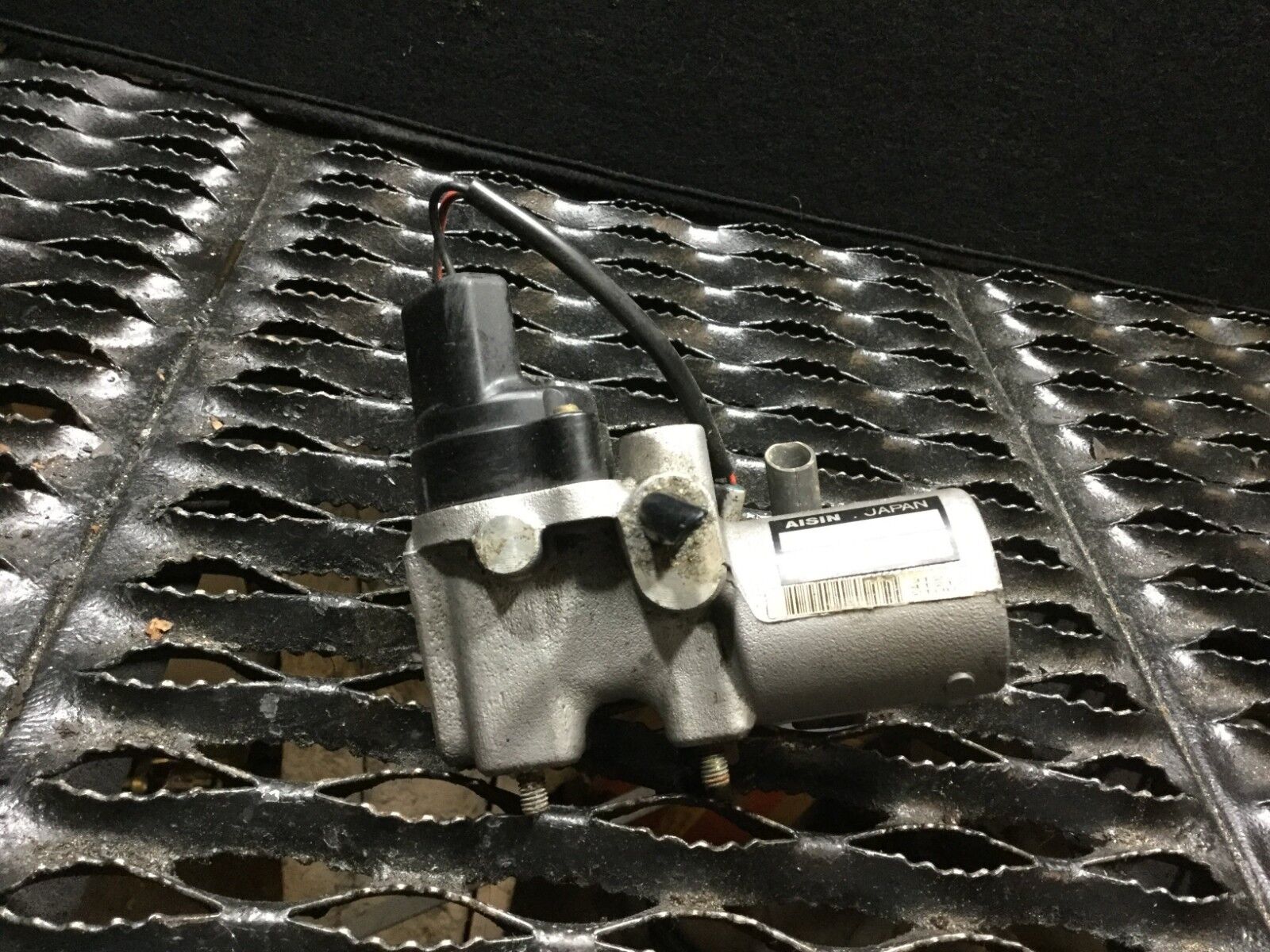 2004-2009 Toyota Prius Brake Master Cylinder Simulator Solenoid - OEM Replacement Part for Smooth Braking Performance - Perfect for City Driving & Hybrid Vehicle Maintenance