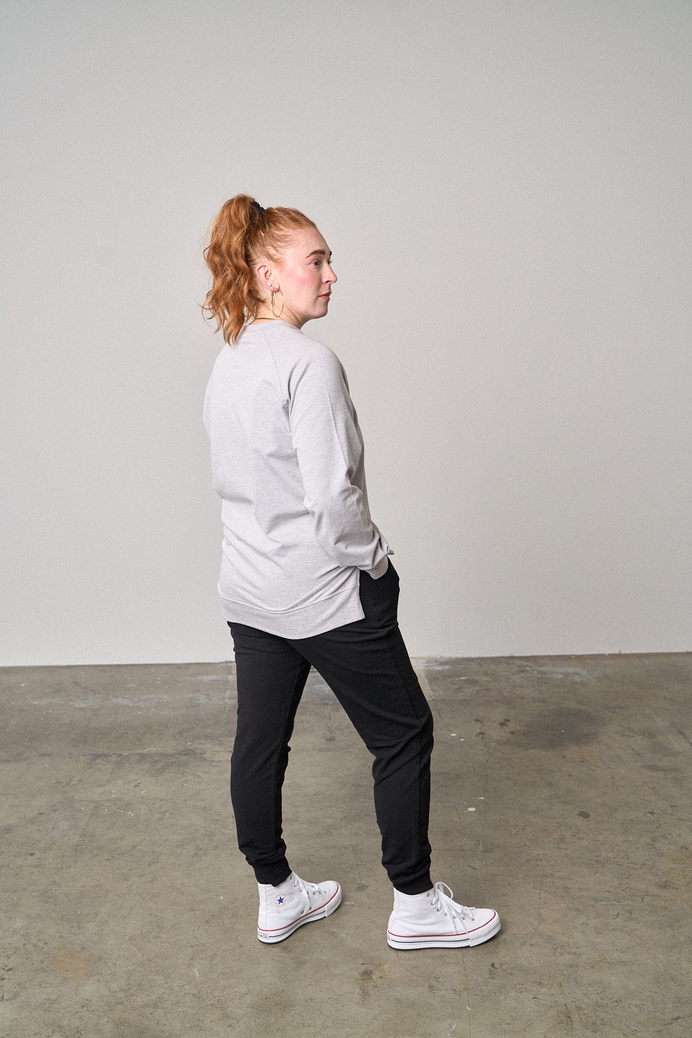 Stylish Grey Pullover for Adults - Cozy & Comfortable Sweatshirt for Casual Wear, Lounge & Outdoor Activities