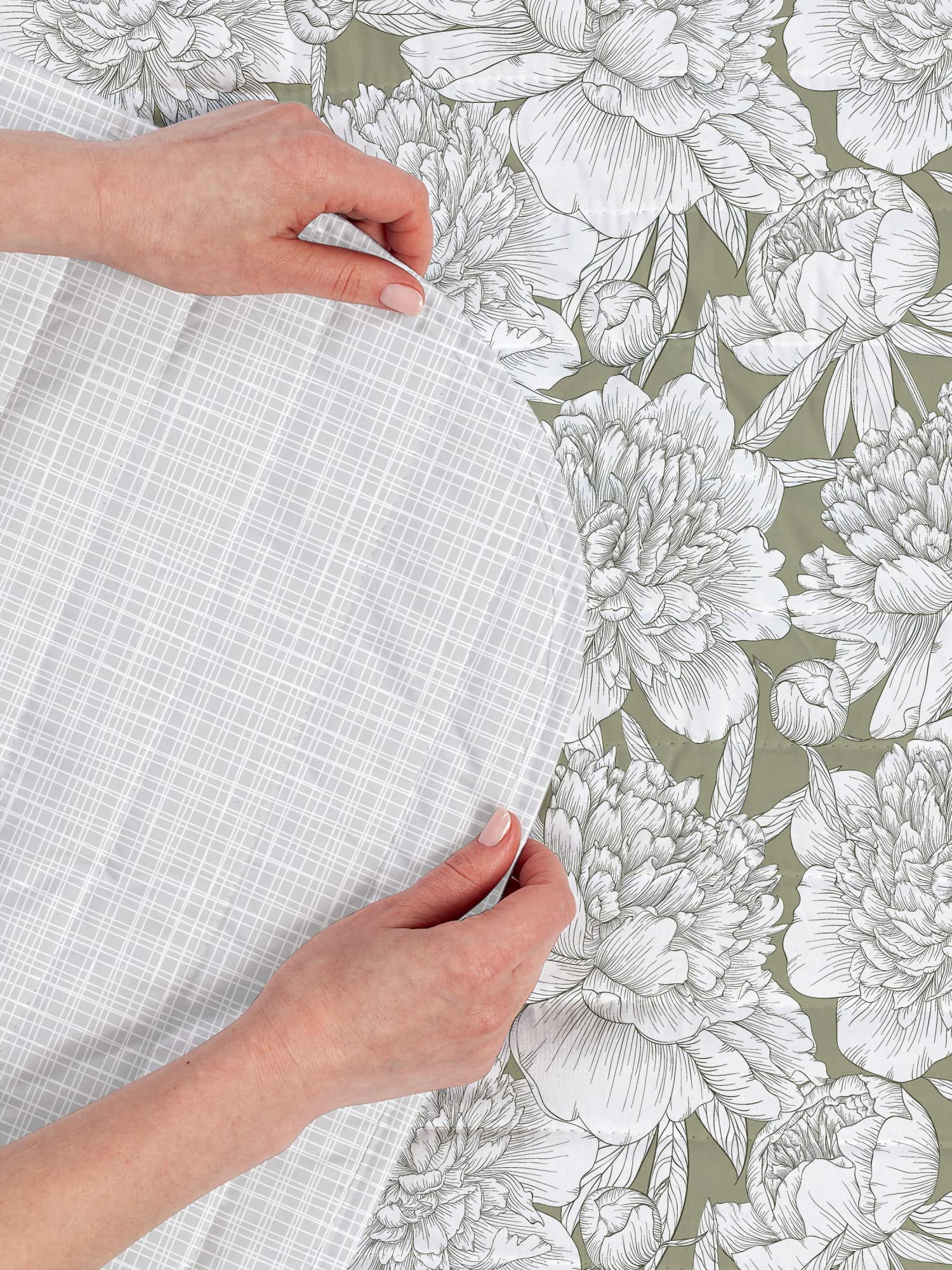 Ambesonne Floral Reversible Bedspread Set - Hand Drawn Rose, Chamomile & Peonies Design - Microfiber Twin Size Bedding with Pillow Shams - Slate Brown - Perfect for Boho Bedroom Decor & Guest Room Styling