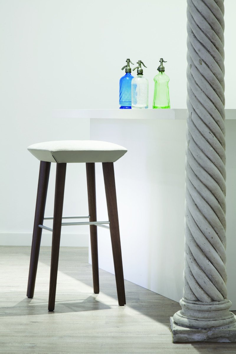 Tonon Beret Bar Stool - Modern Counter Height Stool with Metal Base for Kitchen Island, Breakfast Bar & Home Decor