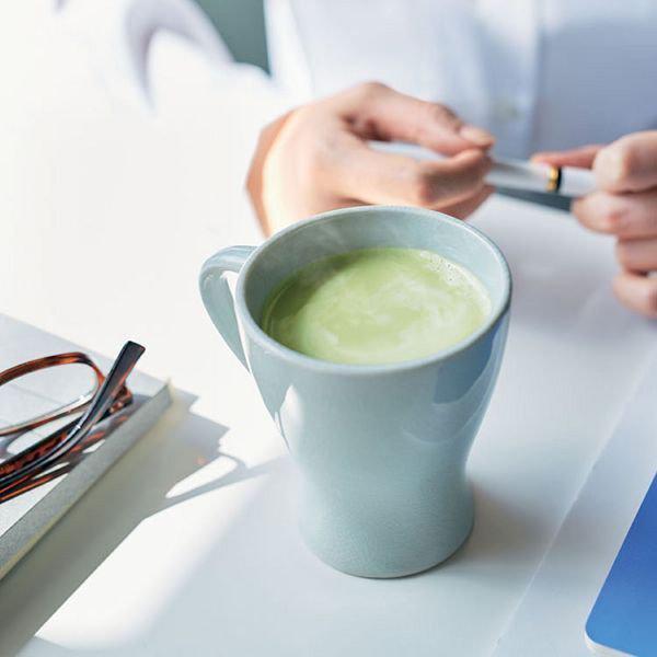 AGF Blendy Stick Matcha au Lait (Matcha Green Tea Latte) 18 Sticks - Instant Japanese Green Tea Powder for Easy Homemade Lattes, Perfect for Breakfast, Office Snacks or Afternoon Tea Time